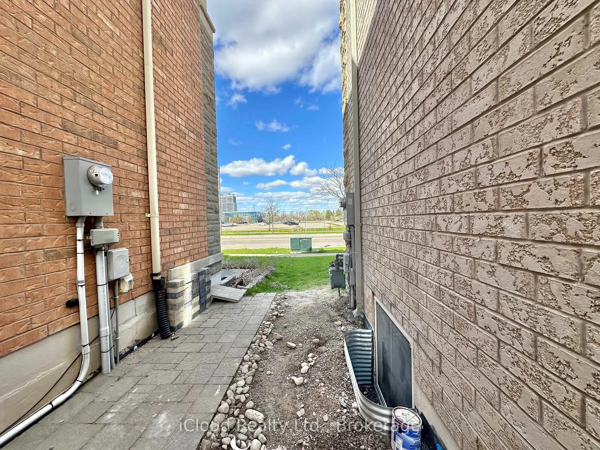 Photo 2 of Unit Basement, 704 Santa Maria Boulevard, Milton, Willmott — HOMEH
