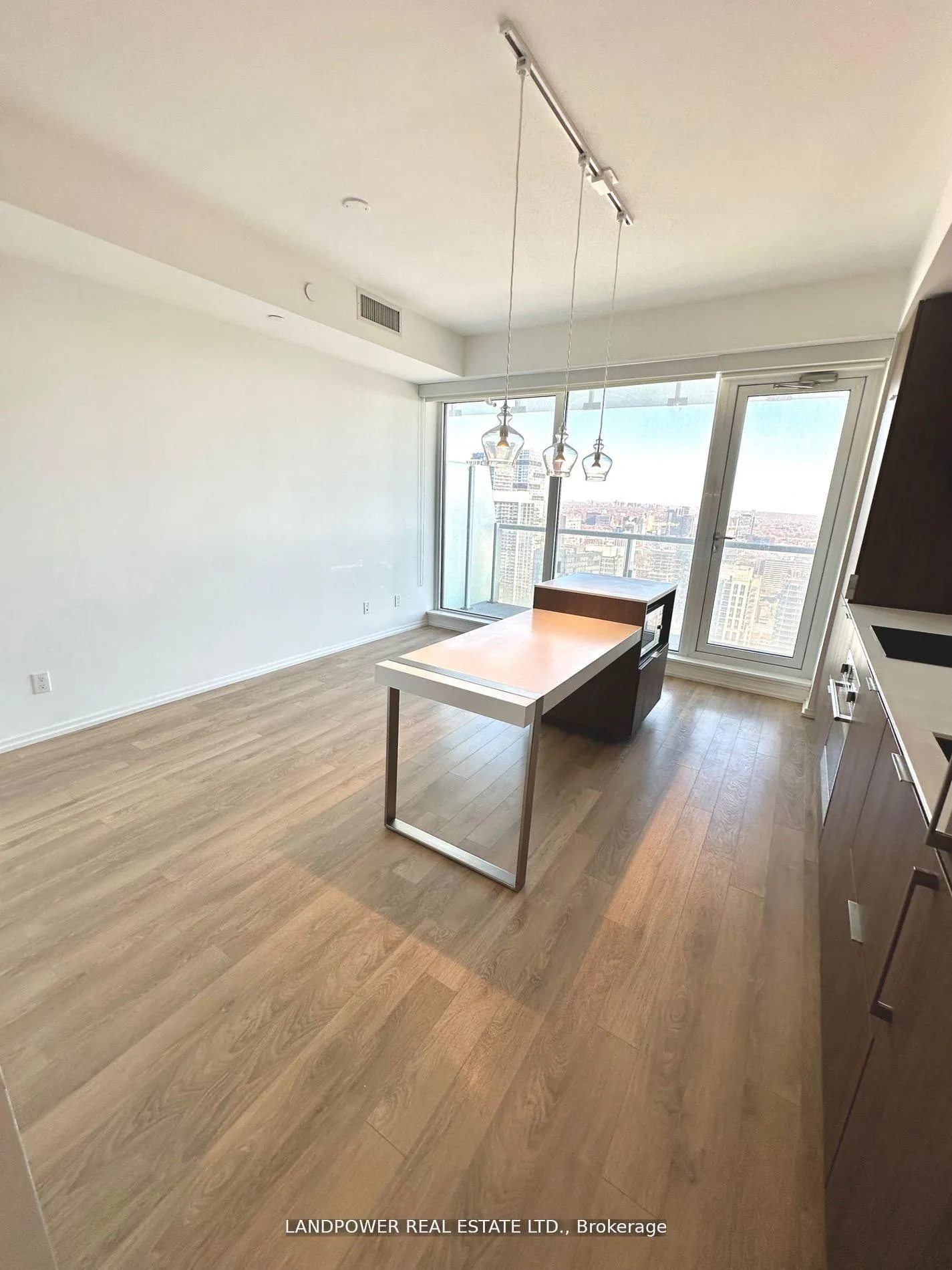 Photo 4 of Unit 3303, 197 Yonge Street, Toronto, Church-Yonge Corridor — HOMEH