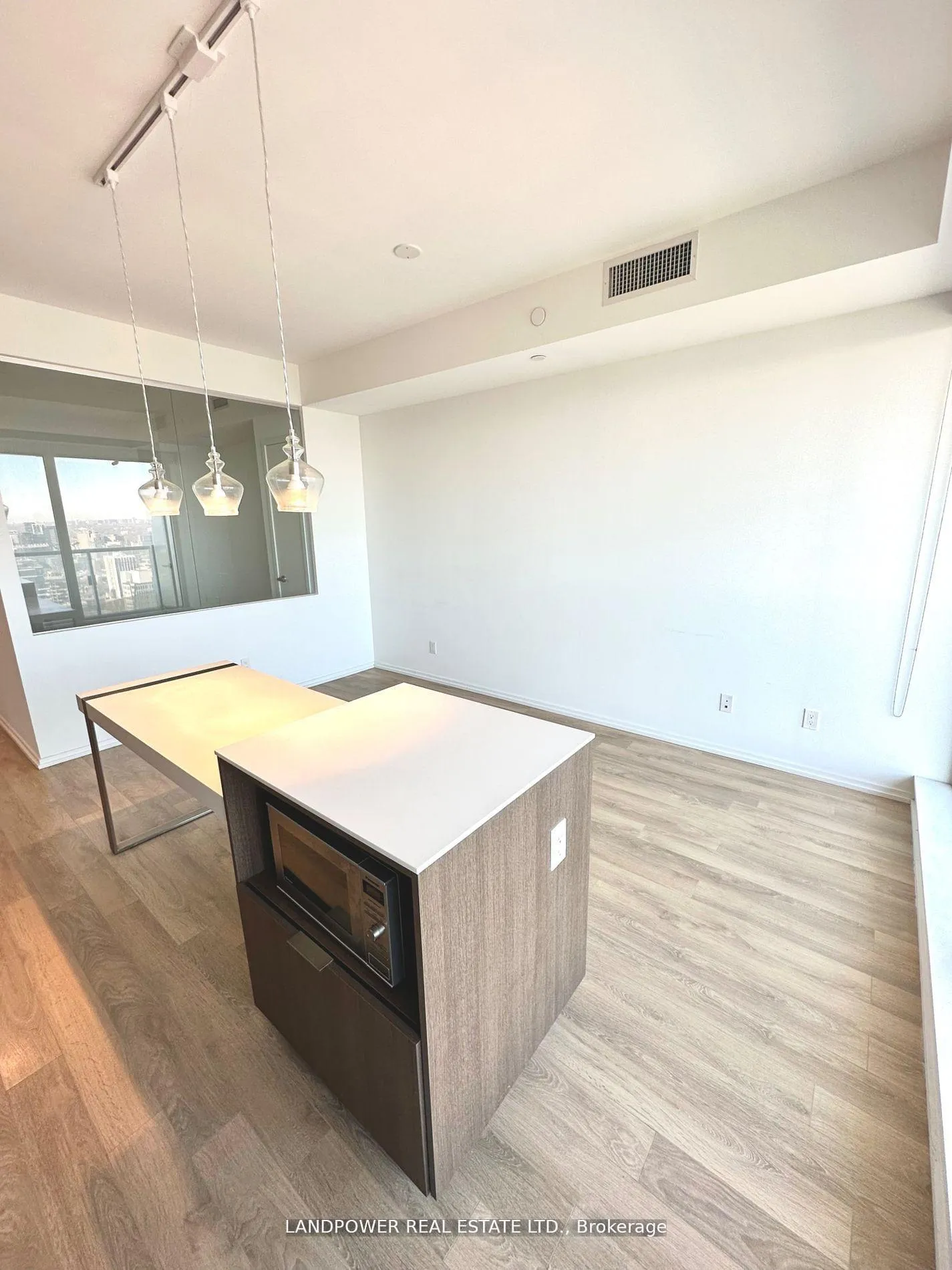 Photo 5 of Unit 3303, 197 Yonge Street, Toronto, Church-Yonge Corridor — HOMEH