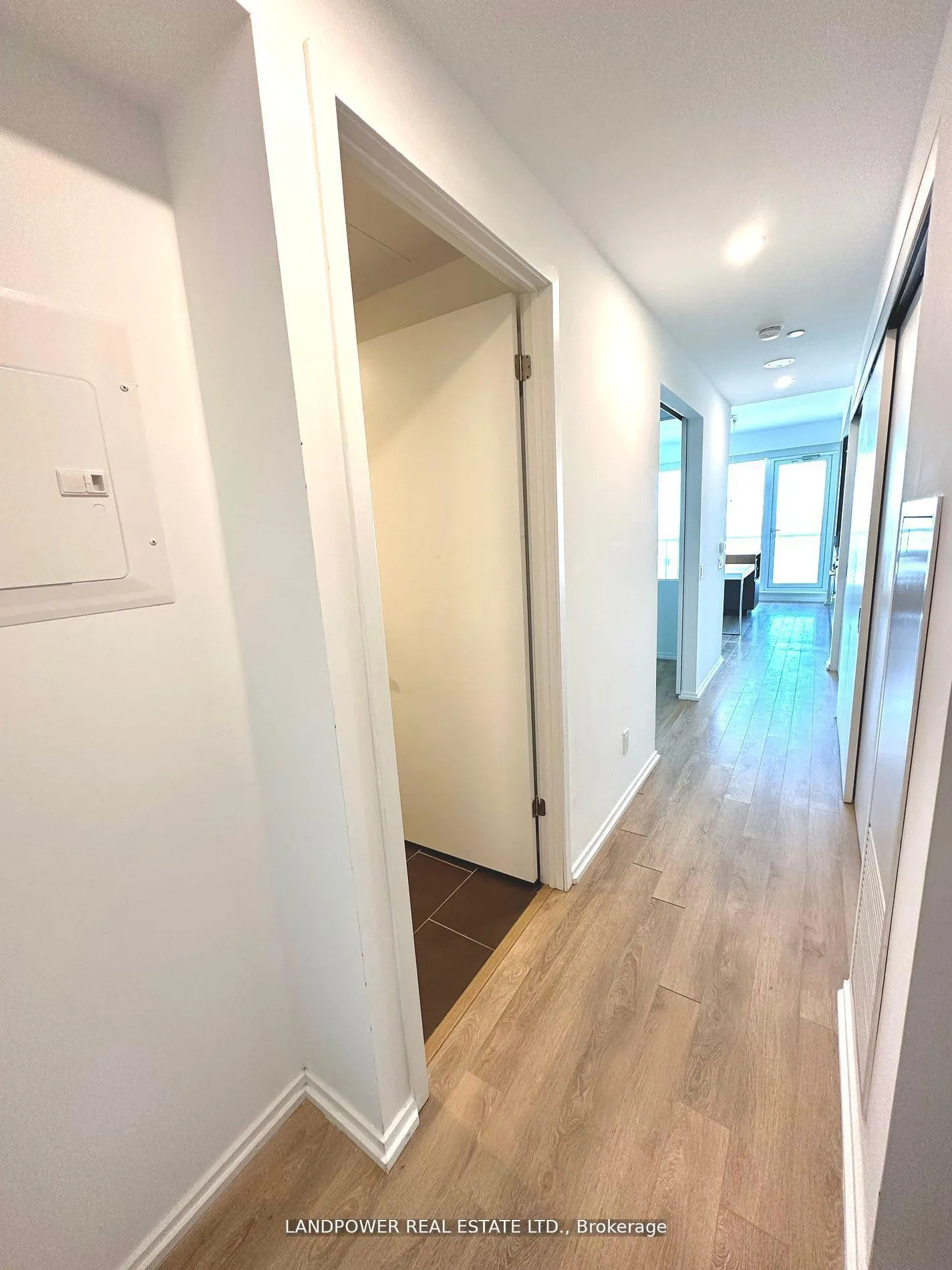 Photo 7 of Unit 3303, 197 Yonge Street, Toronto, Church-Yonge Corridor — HOMEH