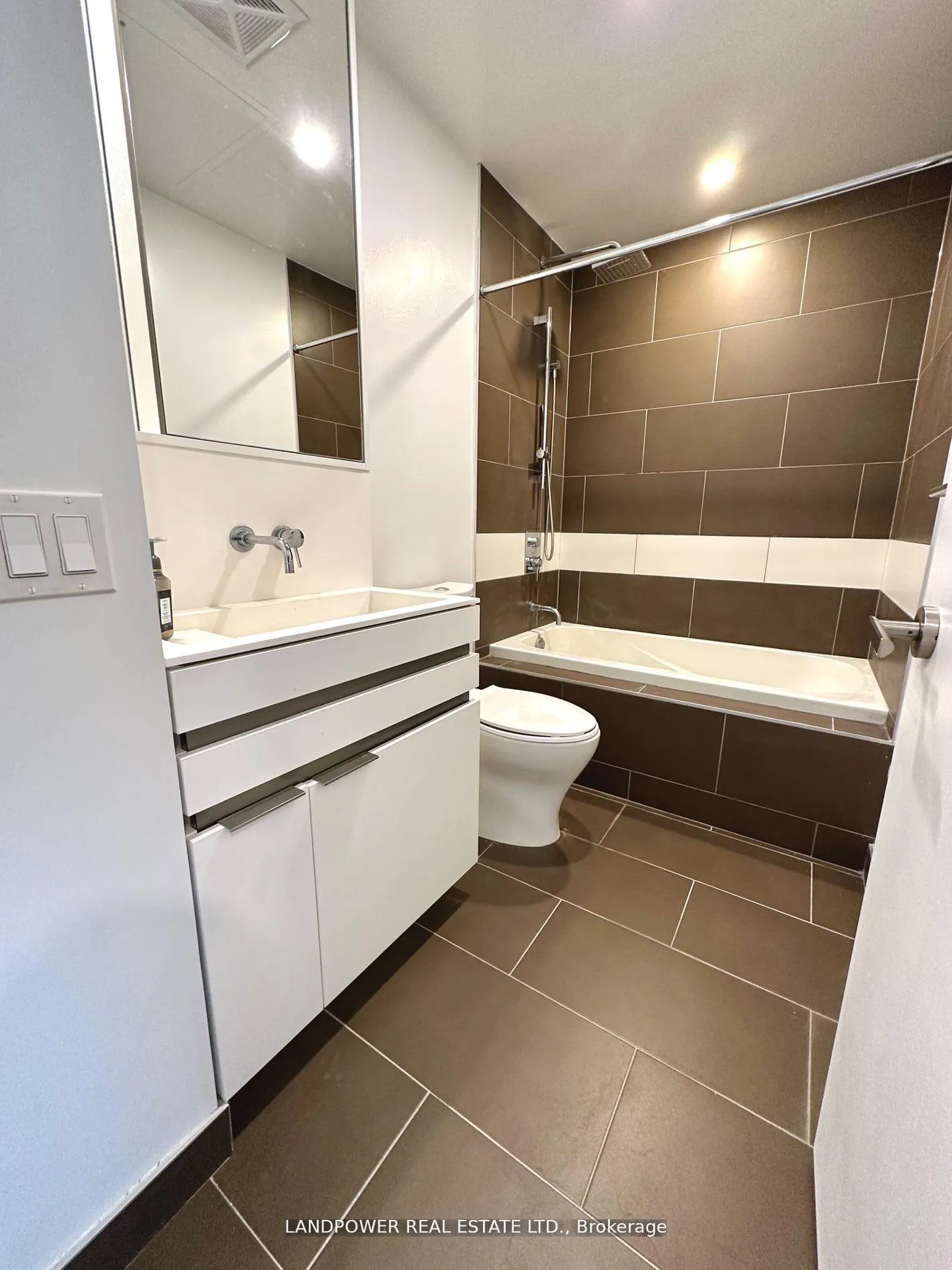 Photo 12 of Unit 3303, 197 Yonge Street, Toronto, Church-Yonge Corridor — HOMEH