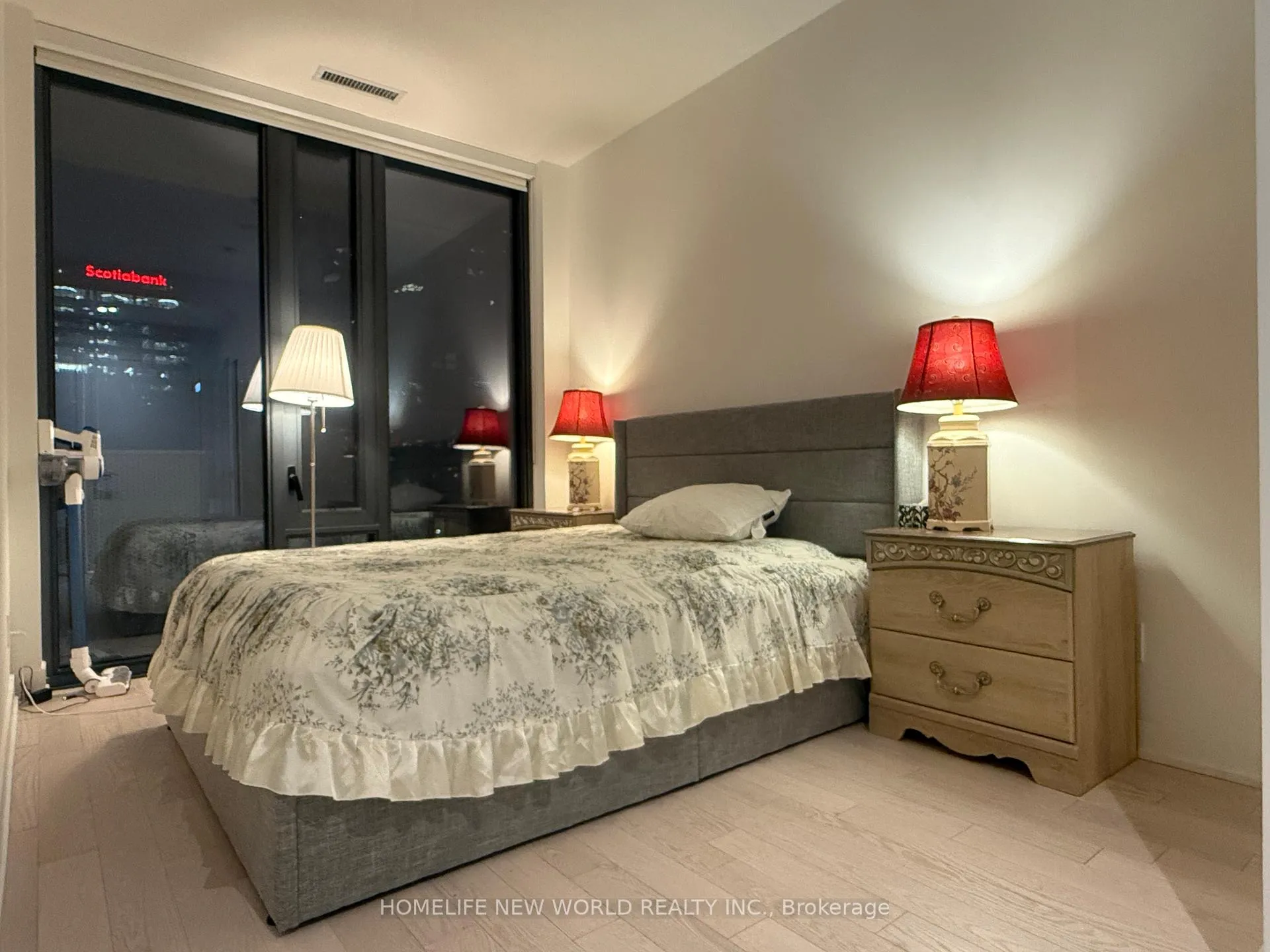 Photo 4 of Unit 2506, 25 Richmond Street E, Toronto, Church-Yonge Corridor — HOMEH