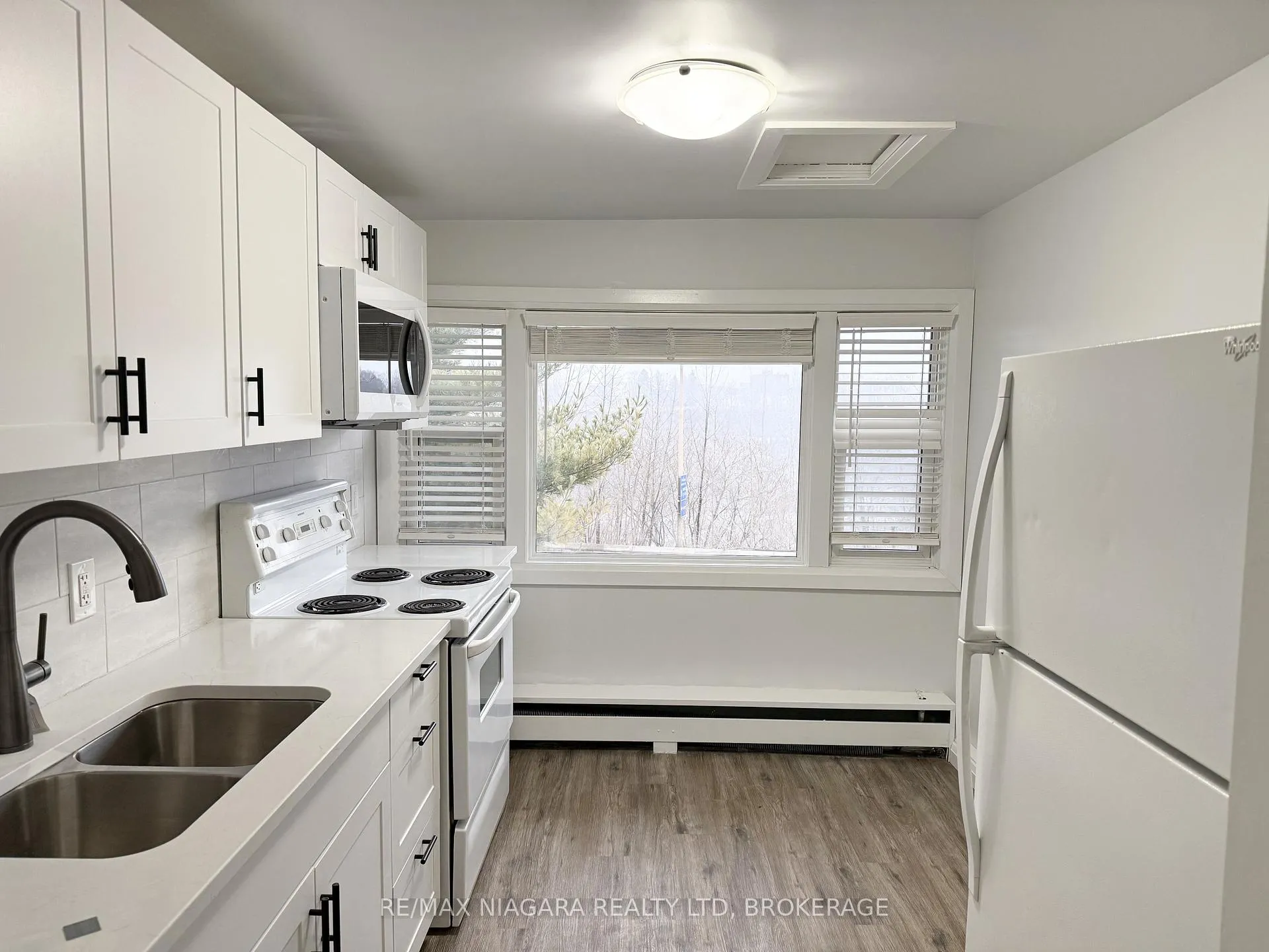 Photo 2 of Unit Unit 4, 4711 River Road, Niagara Falls, Downtown — HOMEH