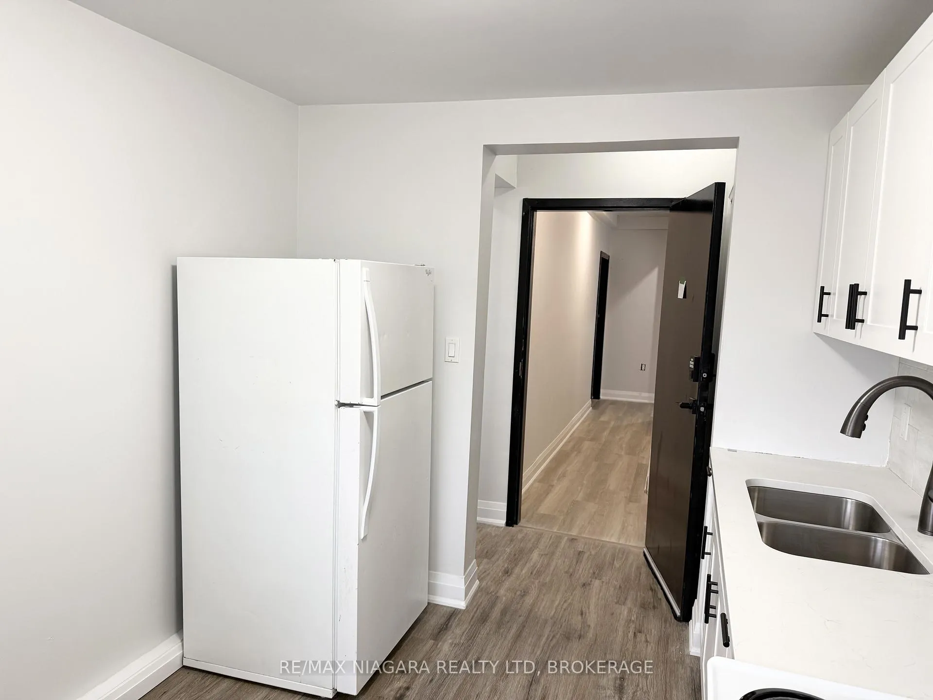 Photo 5 of Unit Unit 4, 4711 River Road, Niagara Falls, Downtown — HOMEH