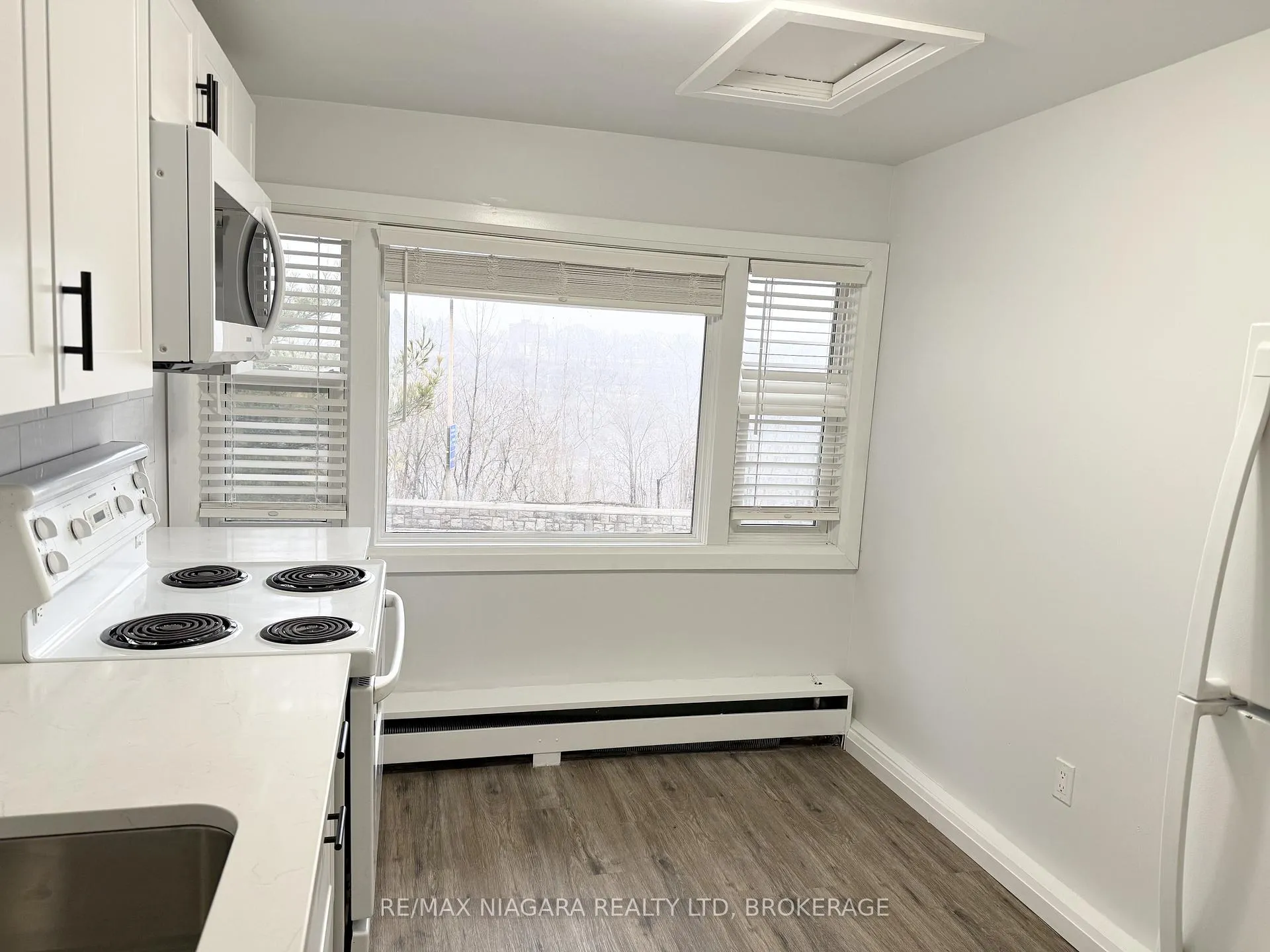 Photo 6 of Unit Unit 4, 4711 River Road, Niagara Falls, Downtown — HOMEH
