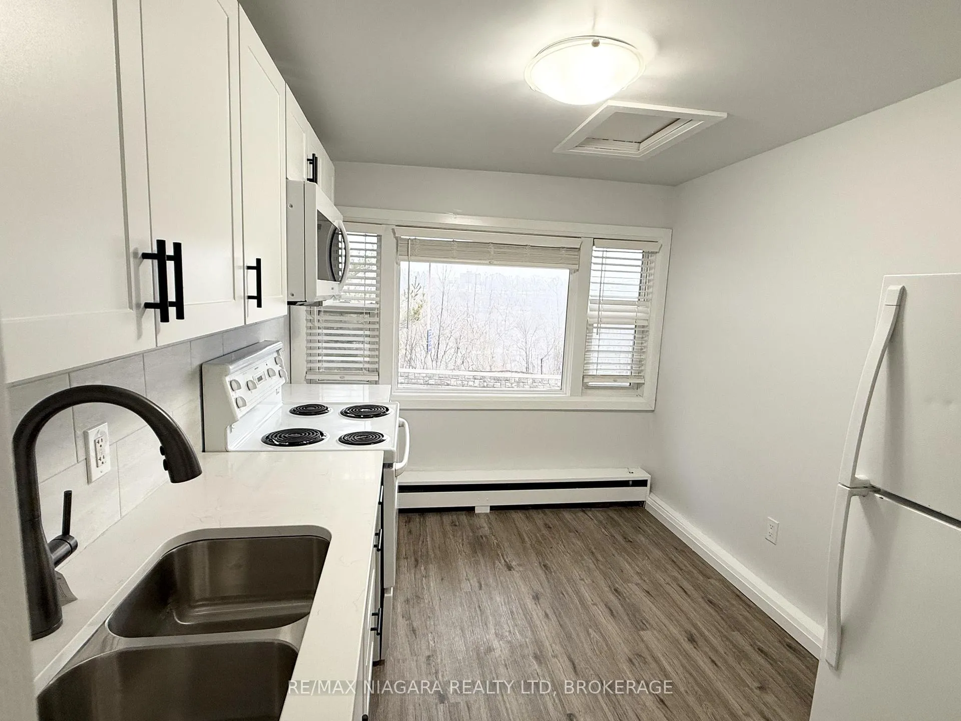 Photo 7 of Unit Unit 4, 4711 River Road, Niagara Falls, Downtown — HOMEH