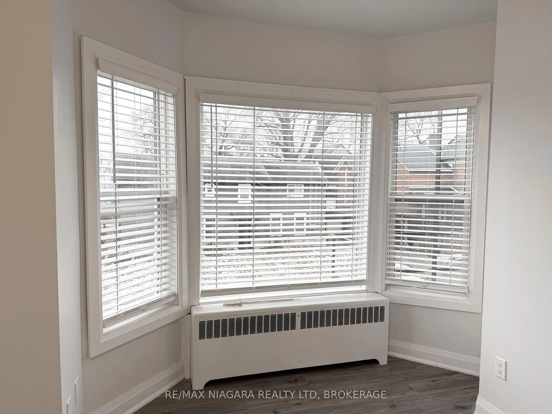 Photo 11 of Unit Unit 4, 4711 River Road, Niagara Falls, Downtown — HOMEH