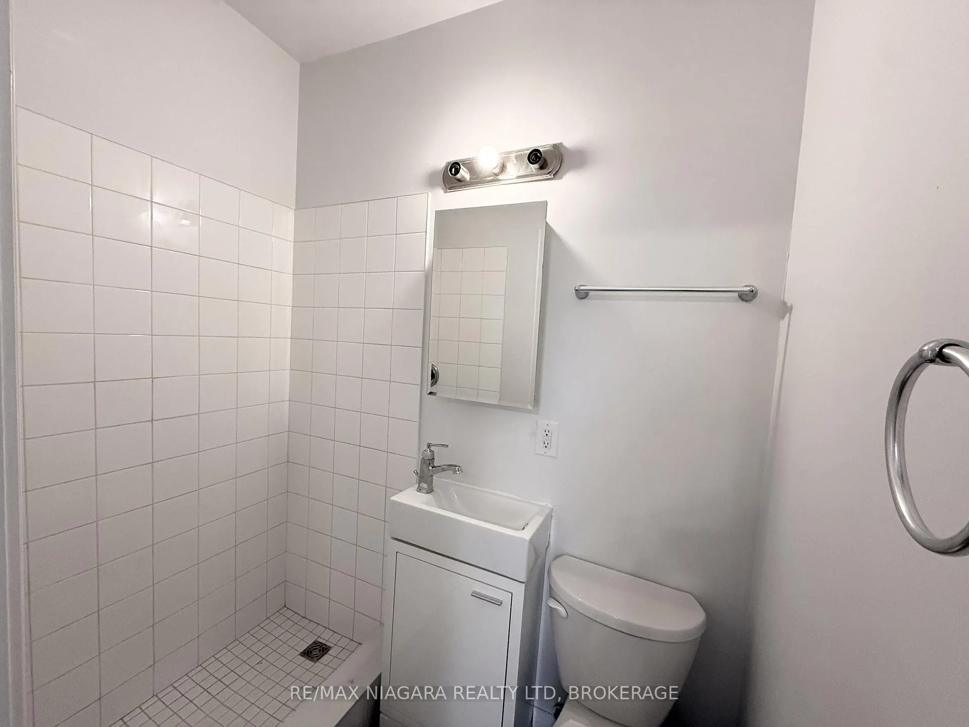 Photo 13 of Unit Unit 4, 4711 River Road, Niagara Falls, Downtown — HOMEH