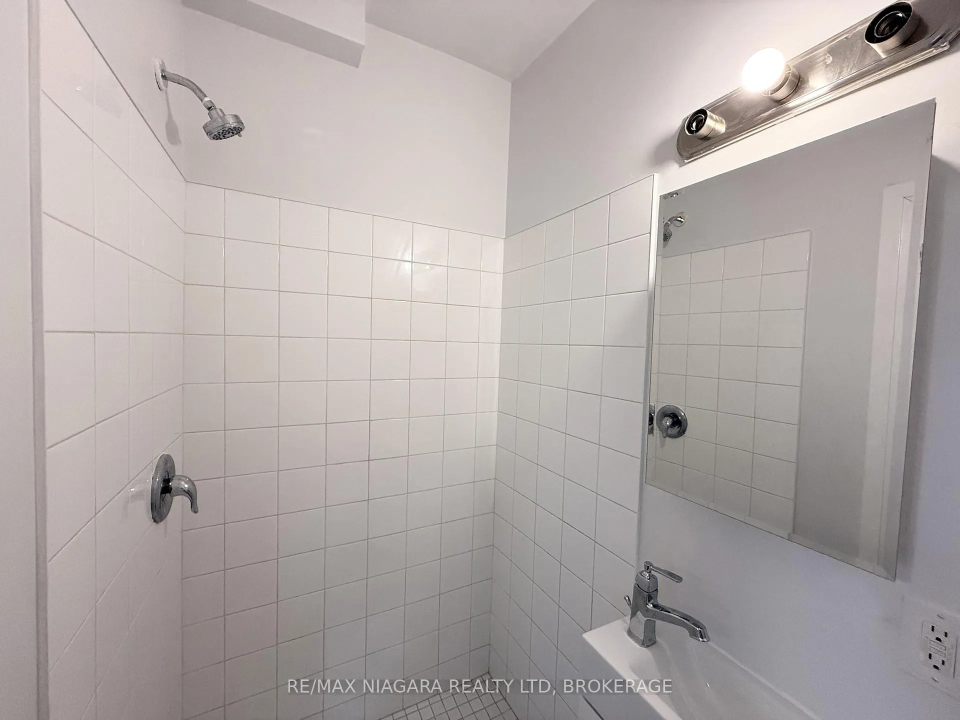 Photo 14 of Unit Unit 4, 4711 River Road, Niagara Falls, Downtown — HOMEH