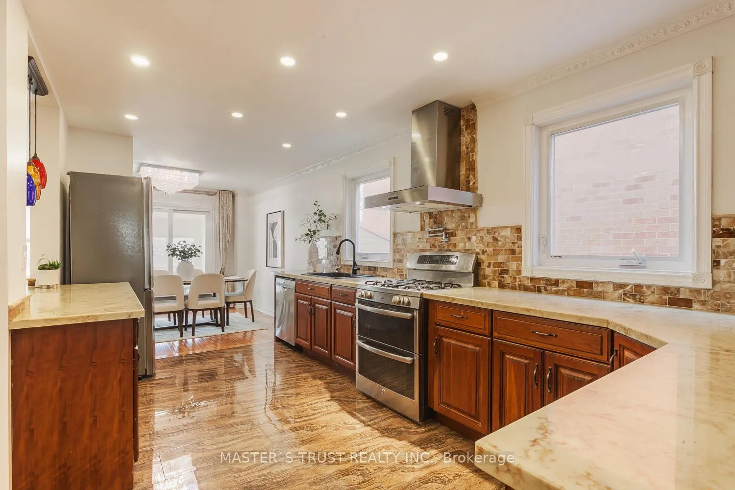 Photo 5 of 97 Pauline Court, Vaughan, Glen Shields — HOMEH