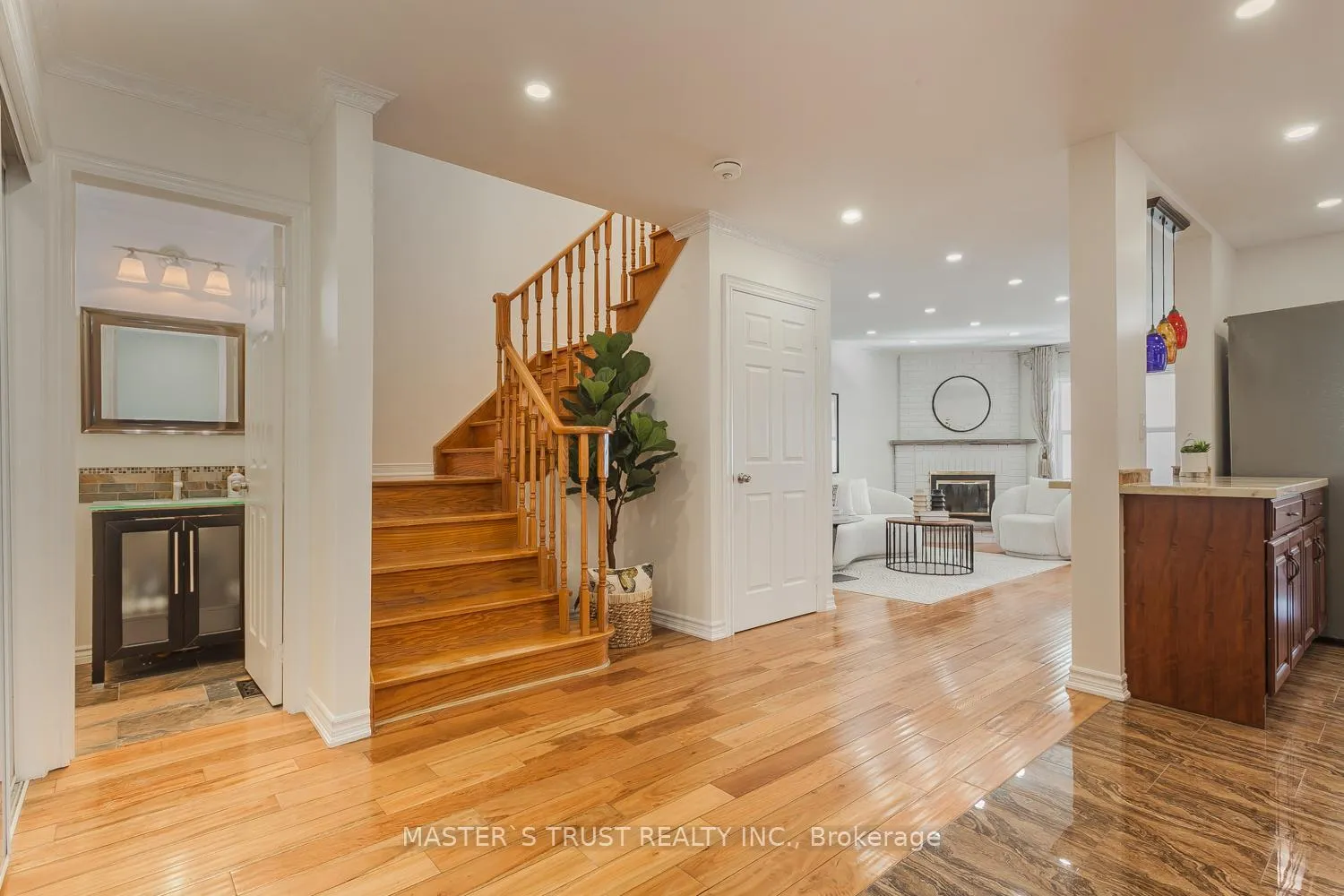 Photo 6 of 97 Pauline Court, Vaughan, Glen Shields — HOMEH