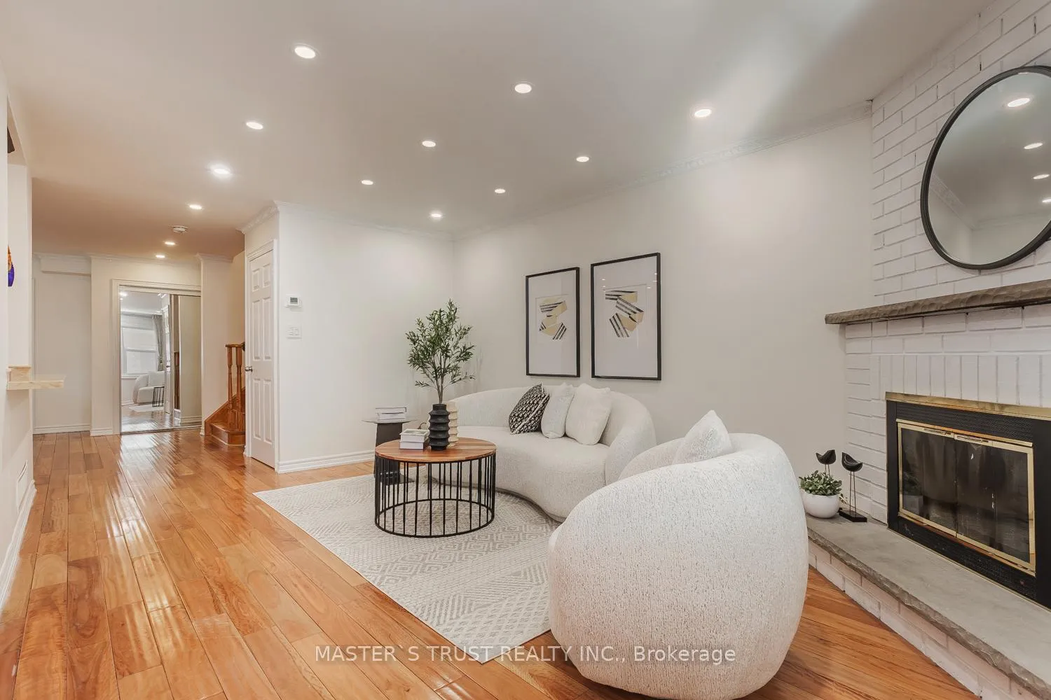 Photo 8 of 97 Pauline Court, Vaughan, Glen Shields — HOMEH