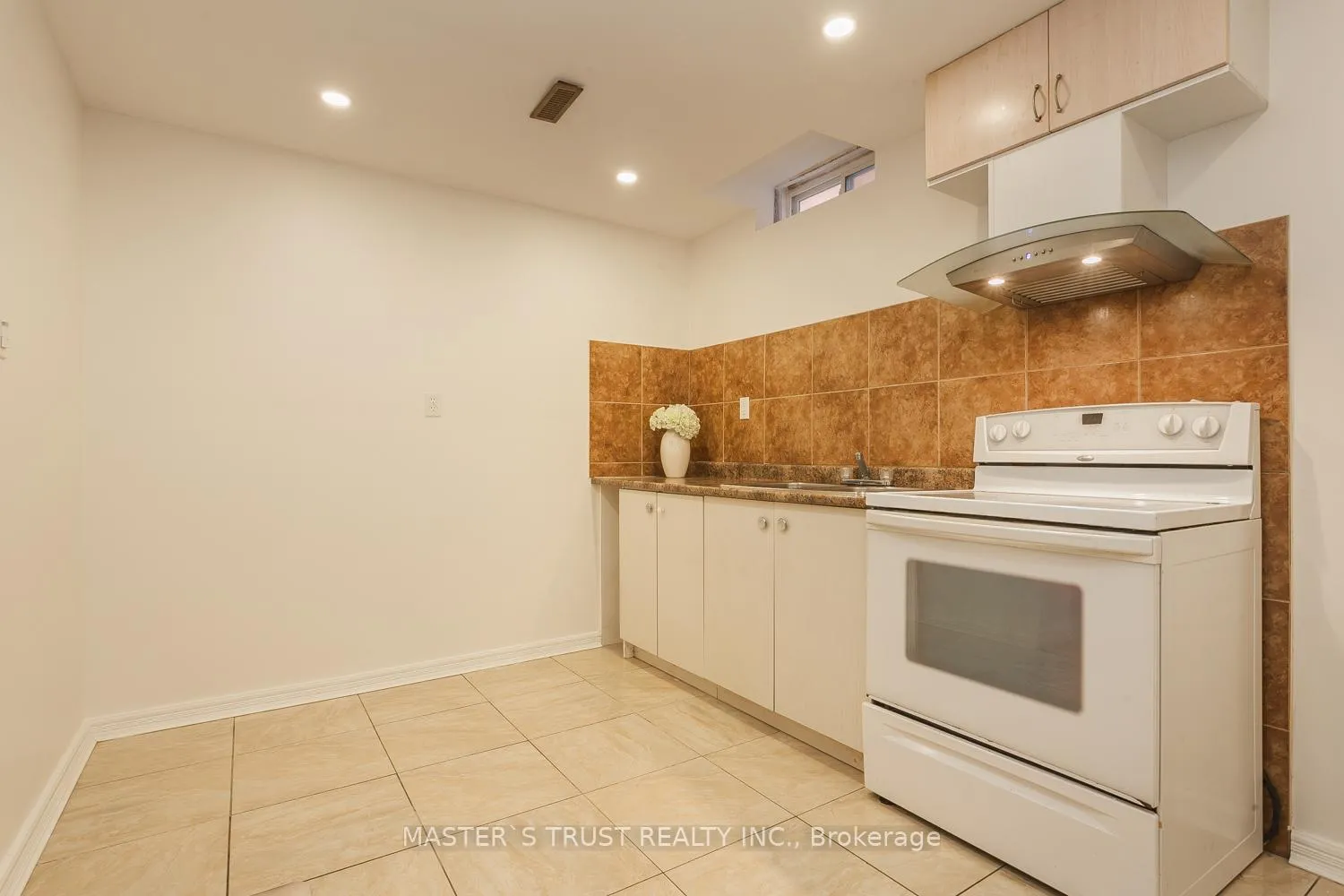 Photo 23 of 97 Pauline Court, Vaughan, Glen Shields — HOMEH