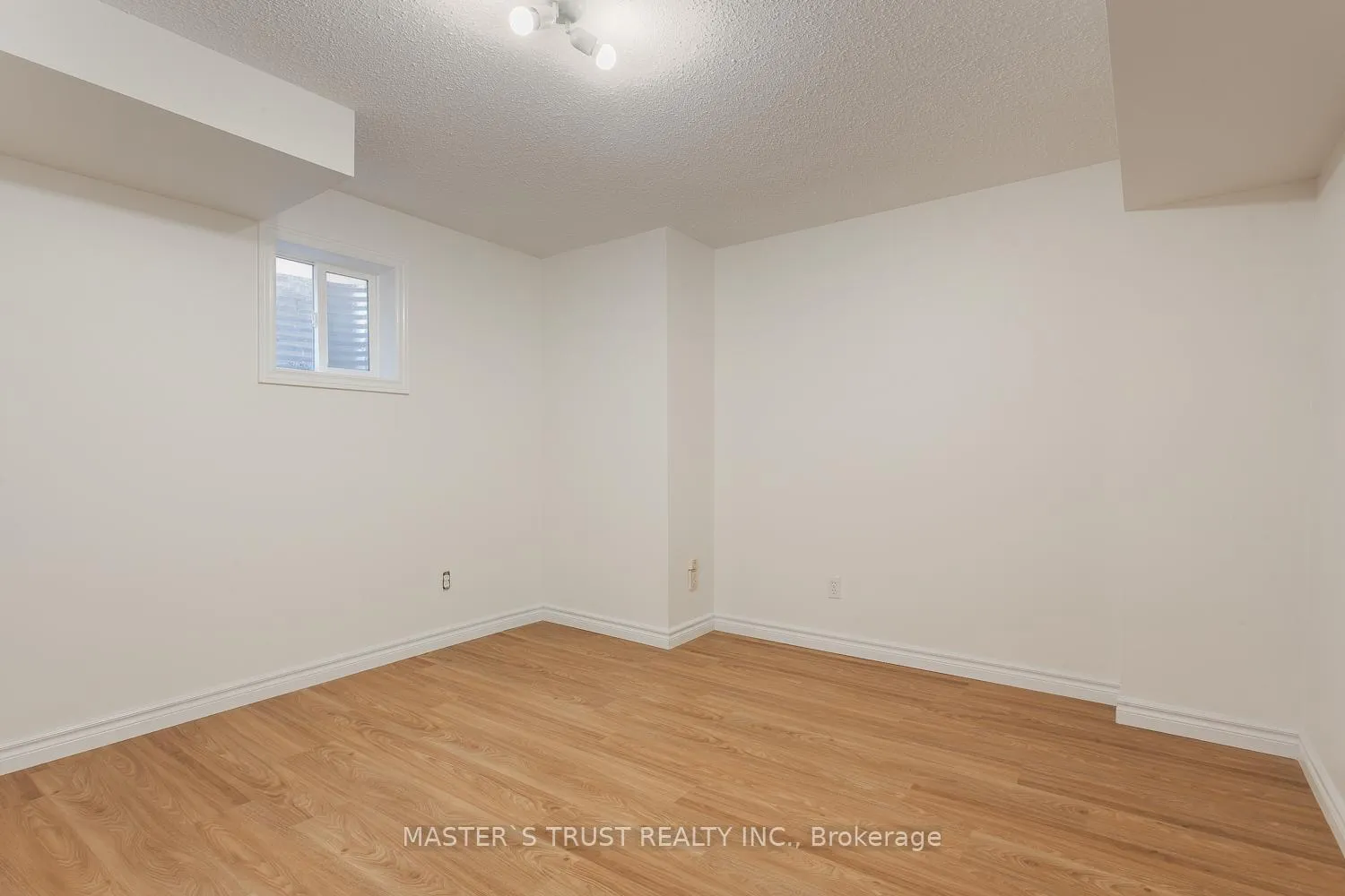 Photo 27 of 97 Pauline Court, Vaughan, Glen Shields — HOMEH