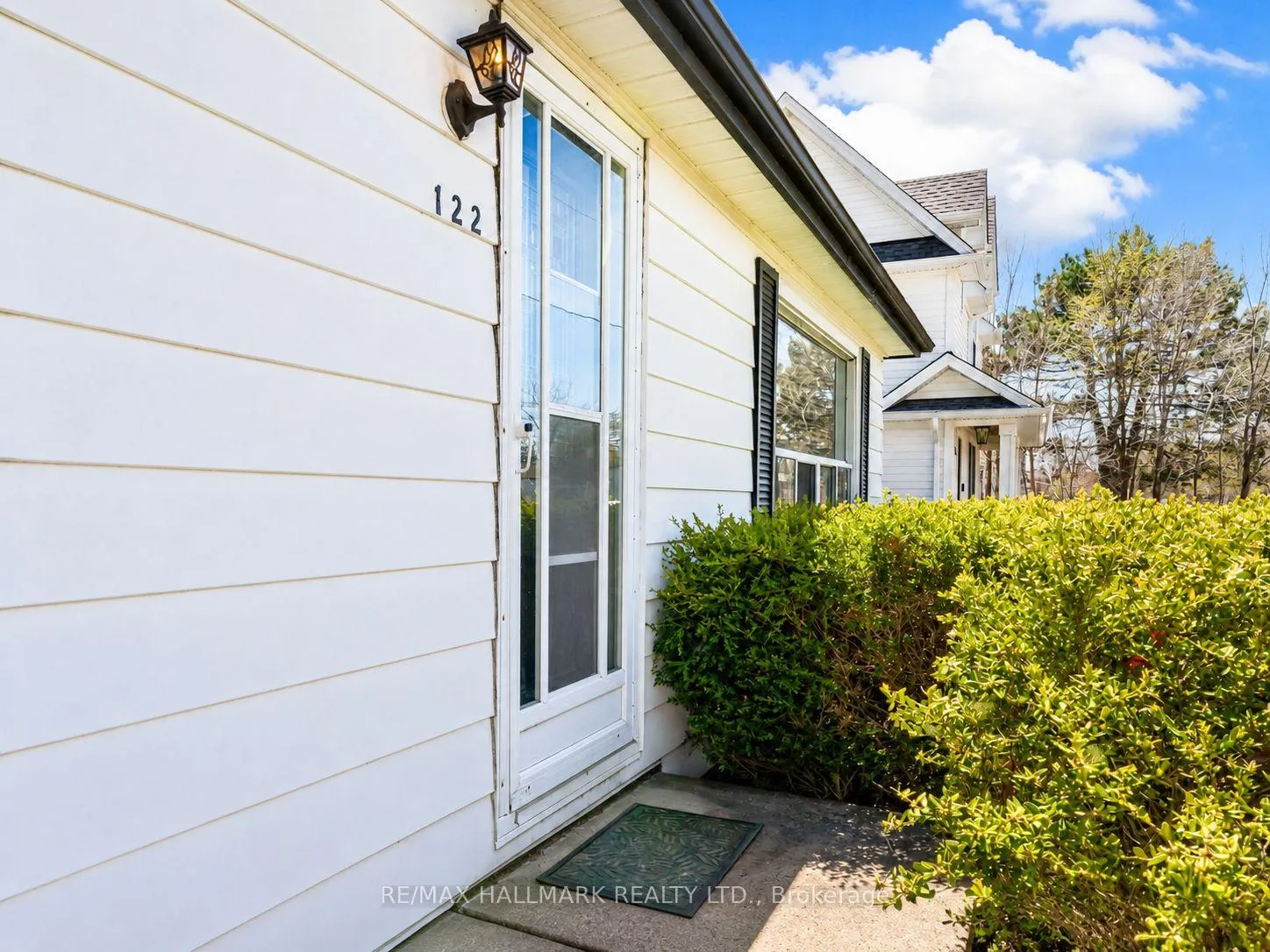 Photo 4 of 122 Hawthorne Road, Oakville, Central — HOMEH