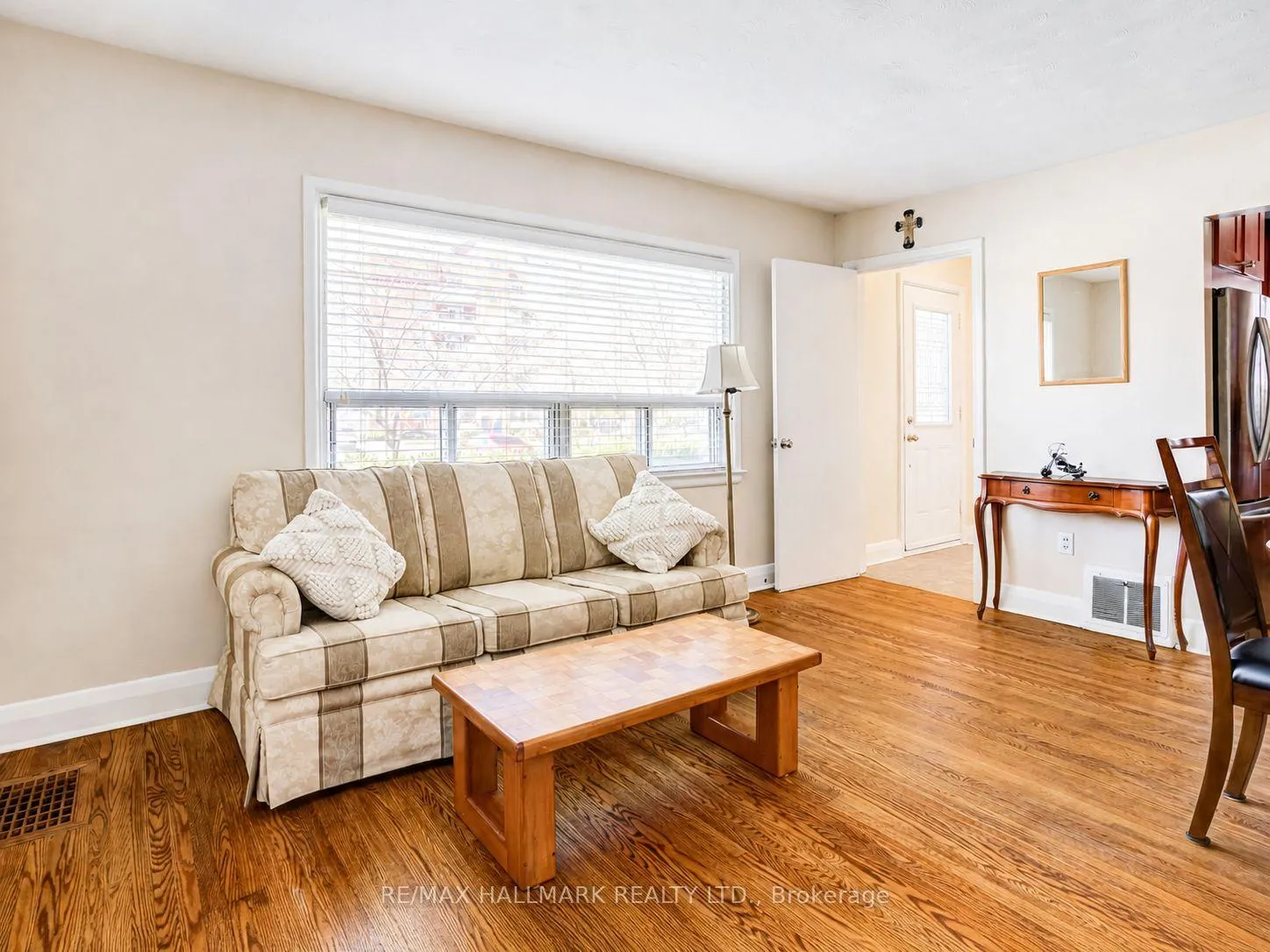 Photo 6 of 122 Hawthorne Road, Oakville, Central — HOMEH