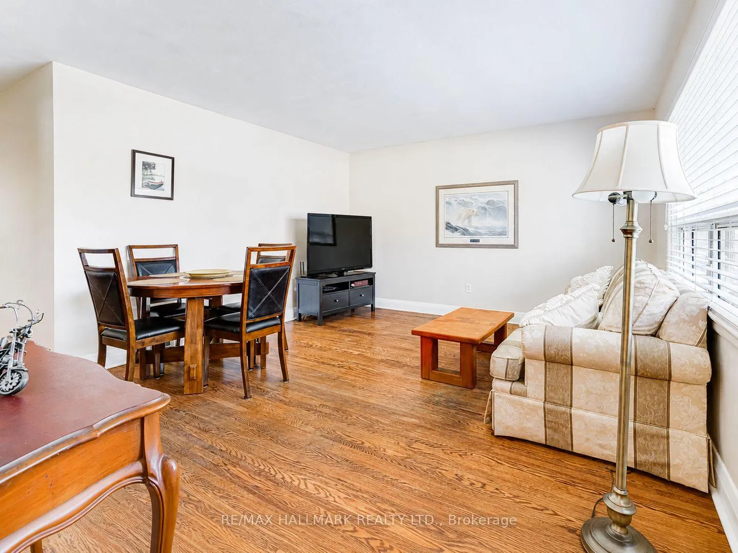 Photo 7 of 122 Hawthorne Road, Oakville, Central — HOMEH