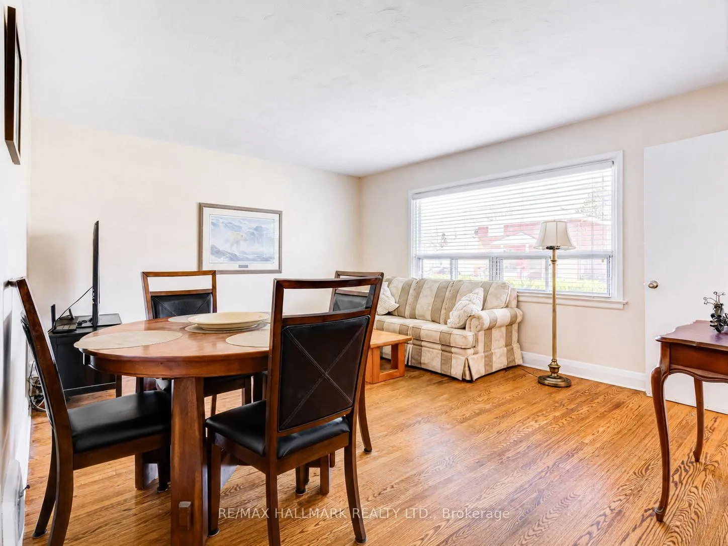 Photo 8 of 122 Hawthorne Road, Oakville, Central — HOMEH
