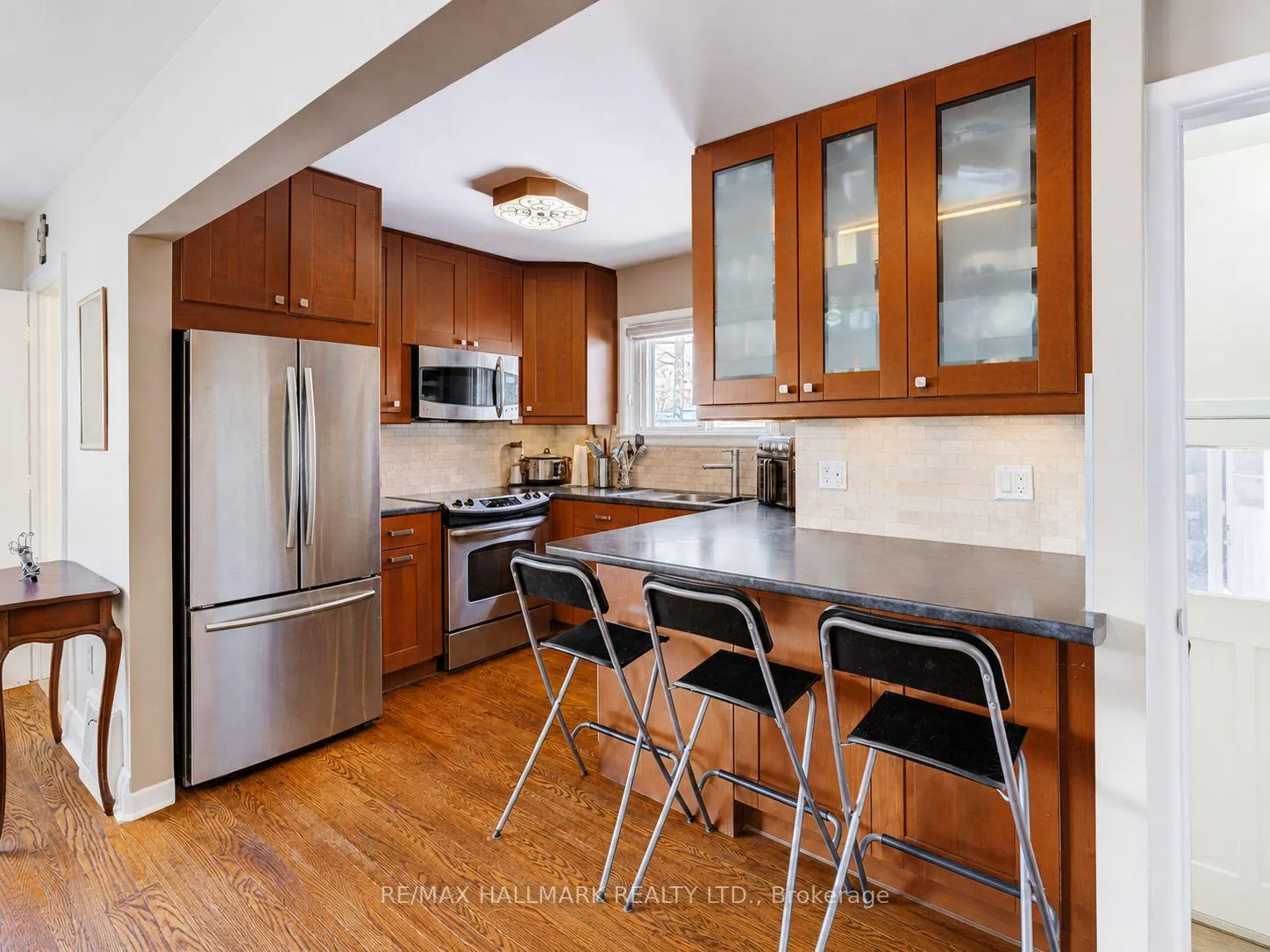 Photo 9 of 122 Hawthorne Road, Oakville, Central — HOMEH