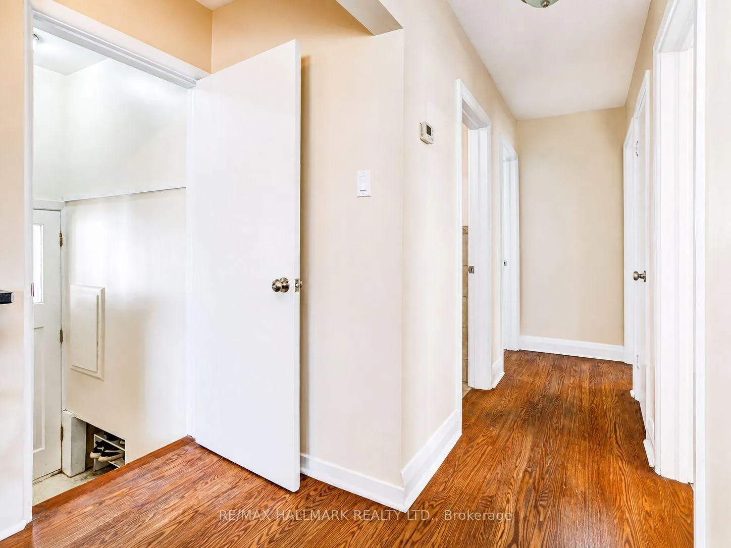 Photo 13 of 122 Hawthorne Road, Oakville, Central — HOMEH