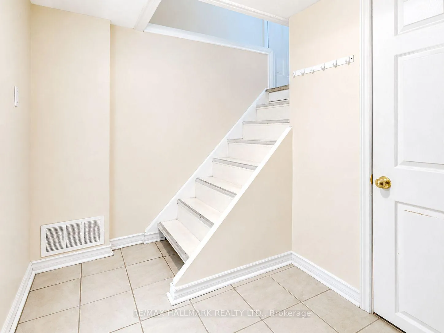 Photo 18 of 122 Hawthorne Road, Oakville, Central — HOMEH