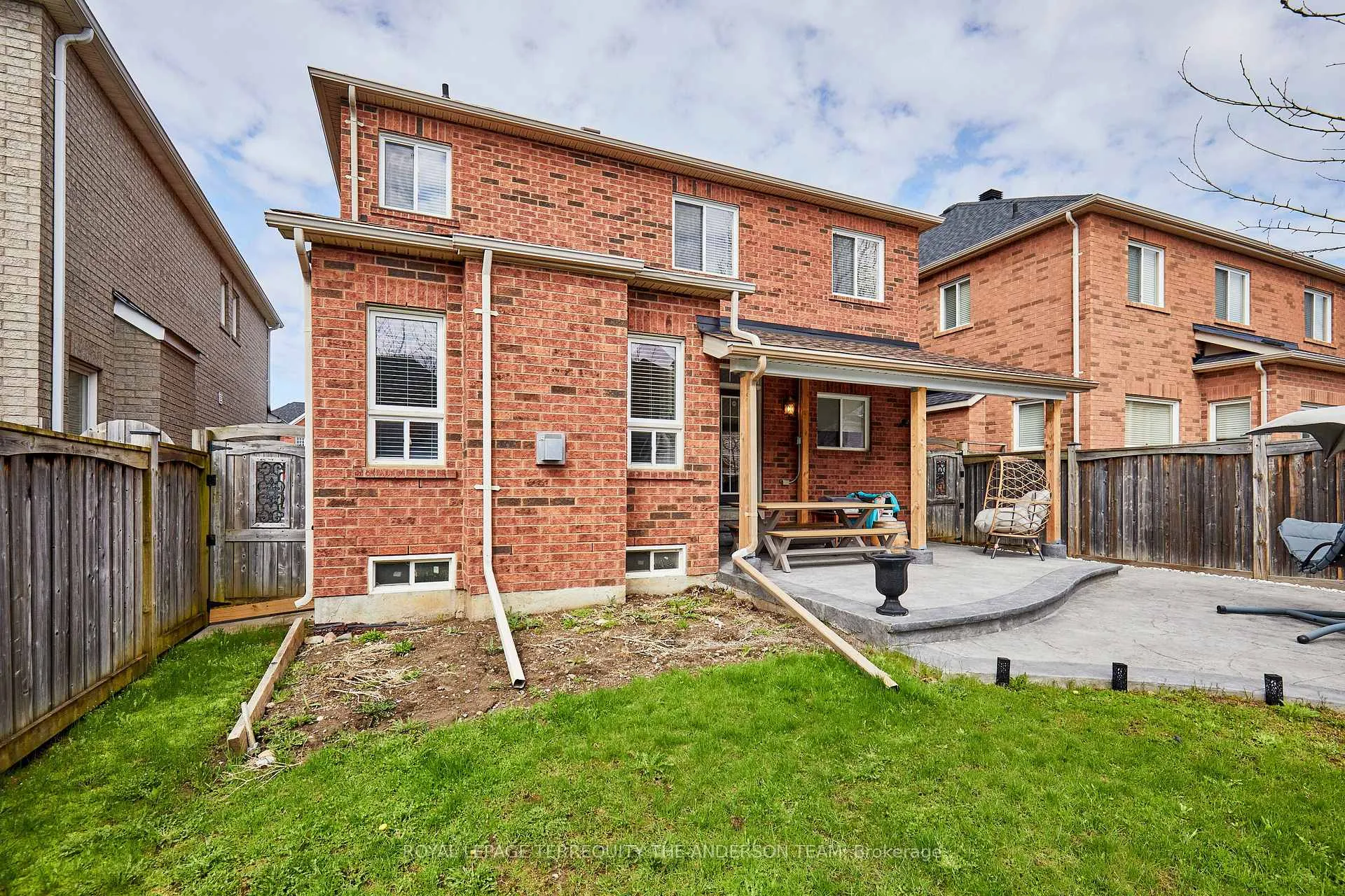 Photo 5 of 1577 Pennel Drive, Oshawa, Taunton — HOMEH