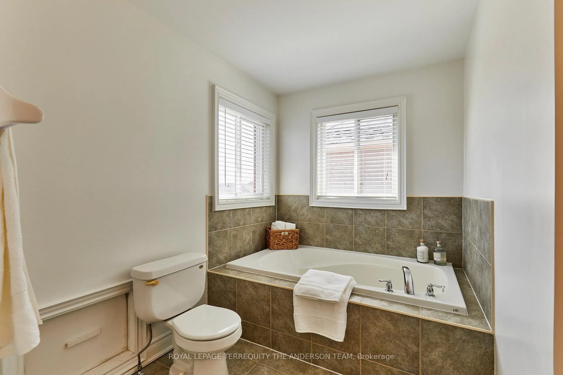 Photo 37 of 1577 Pennel Drive, Oshawa, Taunton — HOMEH