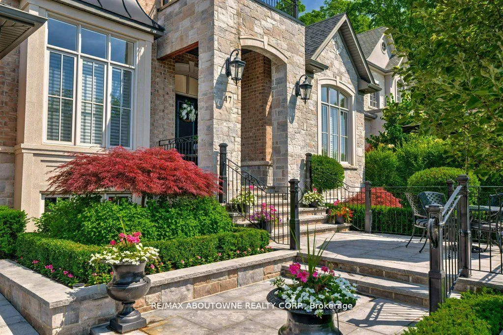 Photo 3 of 47 Legacy Lane, Hamilton, Ancaster — HOMEH