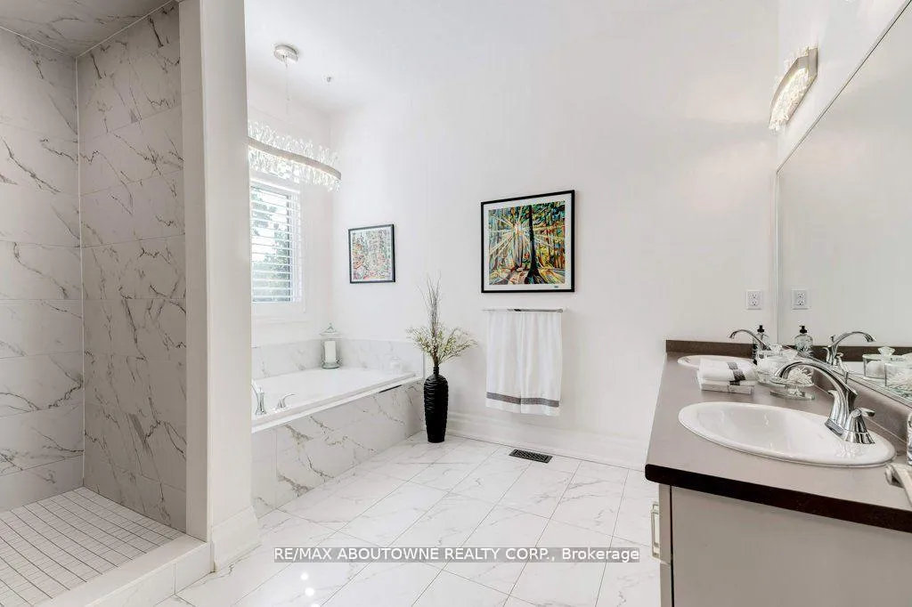 Photo 16 of 47 Legacy Lane, Hamilton, Ancaster — HOMEH