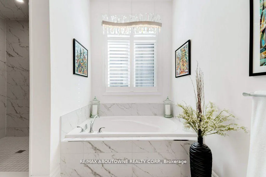 Photo 17 of 47 Legacy Lane, Hamilton, Ancaster — HOMEH