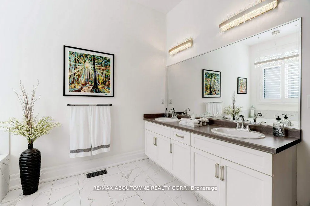 Photo 18 of 47 Legacy Lane, Hamilton, Ancaster — HOMEH