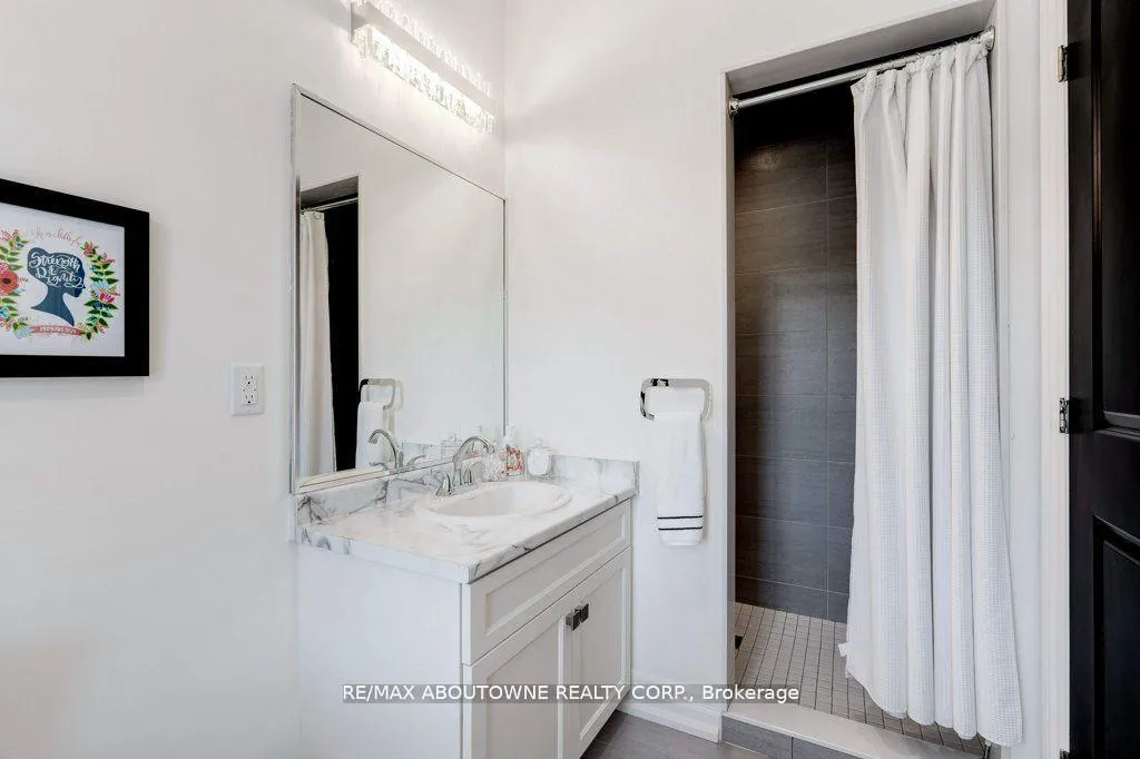 Photo 27 of 47 Legacy Lane, Hamilton, Ancaster — HOMEH