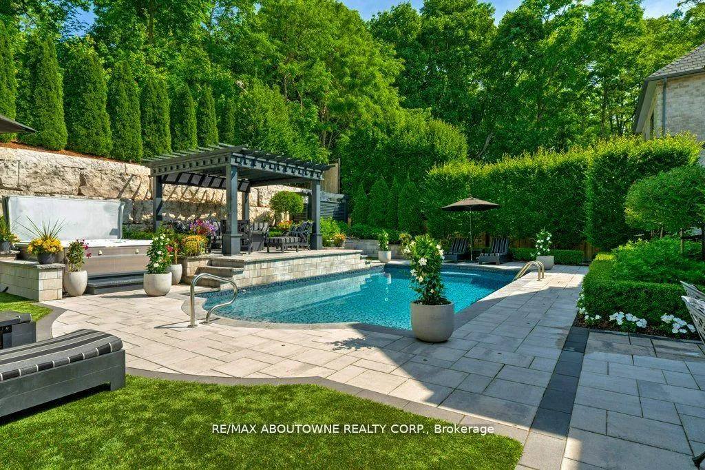 Photo 35 of 47 Legacy Lane, Hamilton, Ancaster — HOMEH