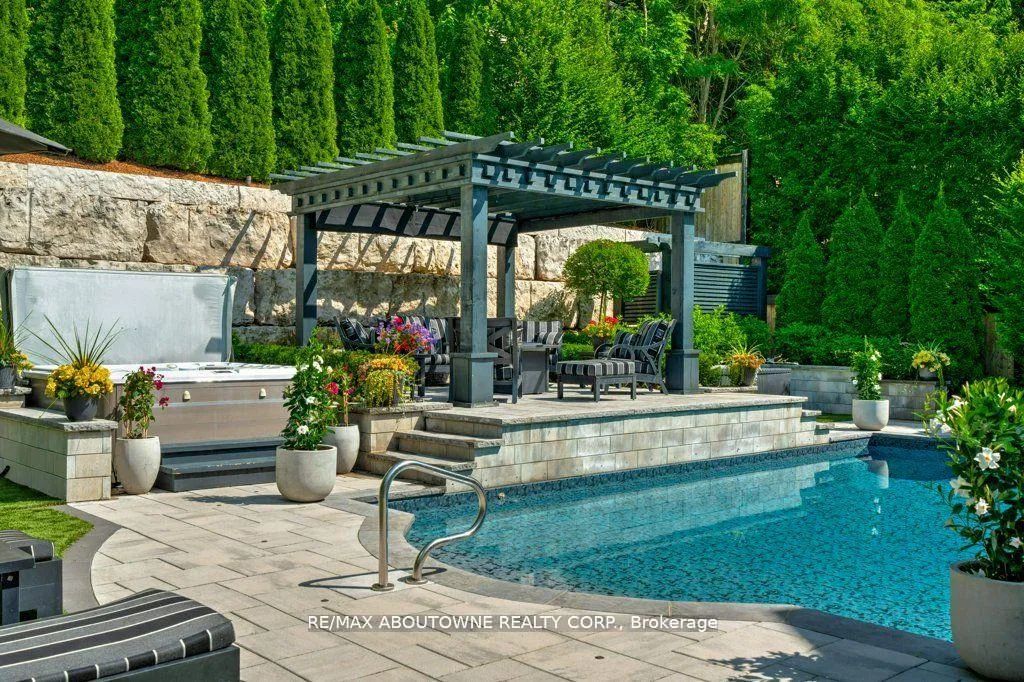 Photo 36 of 47 Legacy Lane, Hamilton, Ancaster — HOMEH