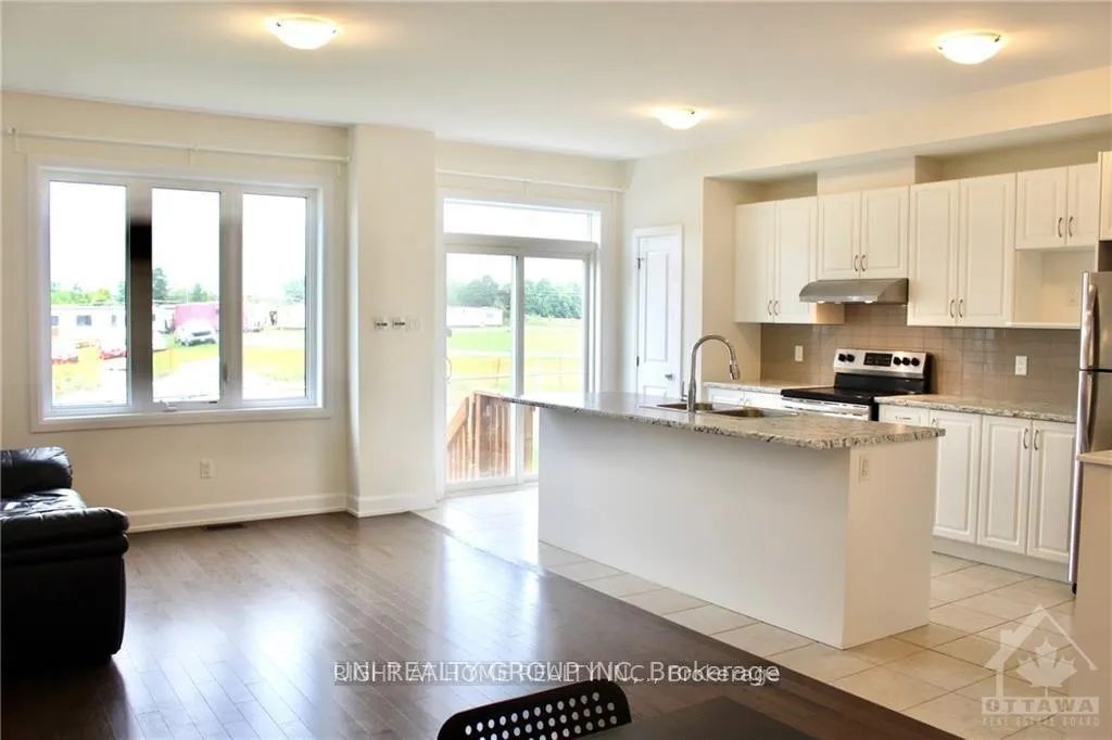 Photo 4 of 151 Bending Way, Ottawa, Barrhaven - Hearts Desire — HOMEH