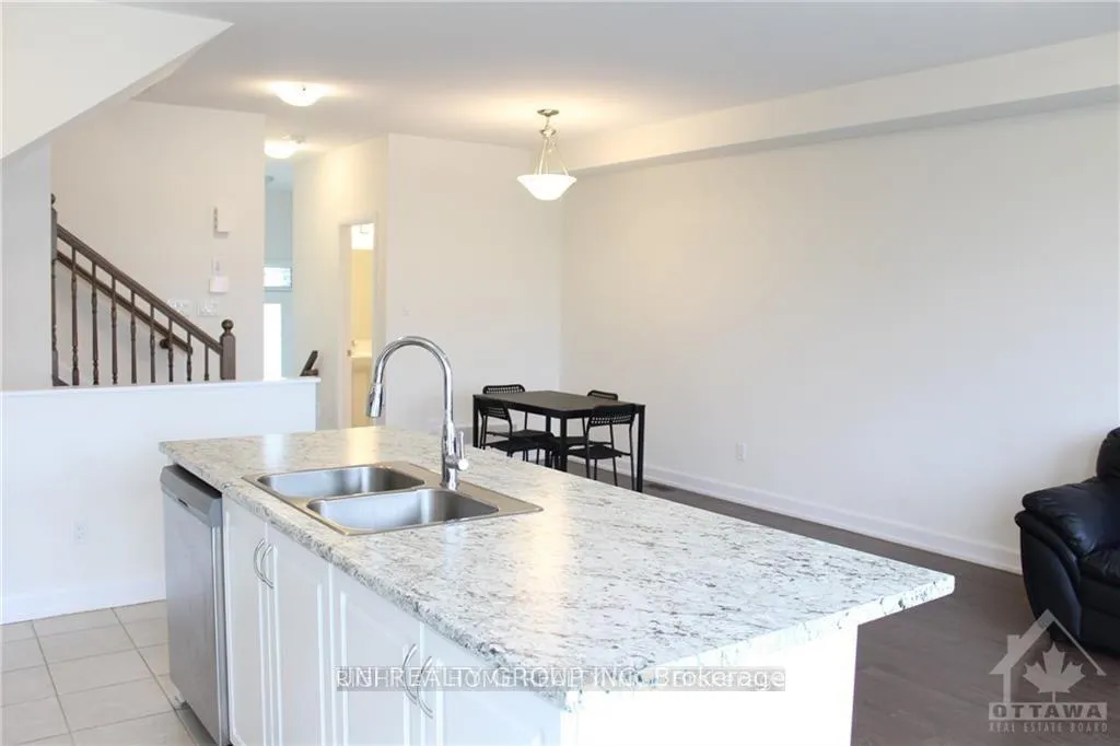 Photo 8 of 151 Bending Way, Ottawa, Barrhaven - Hearts Desire — HOMEH