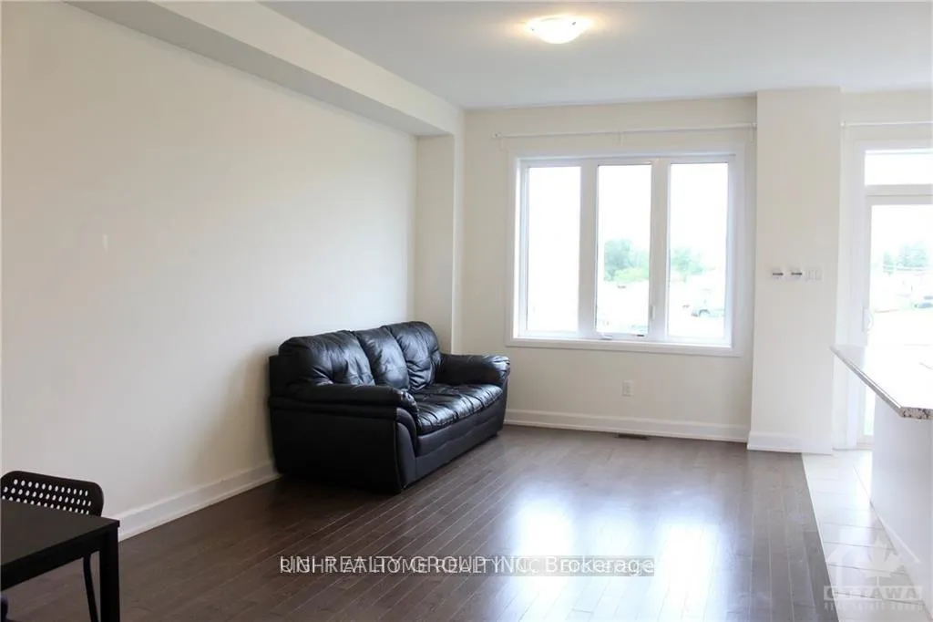 Photo 11 of 151 Bending Way, Ottawa, Barrhaven - Hearts Desire — HOMEH