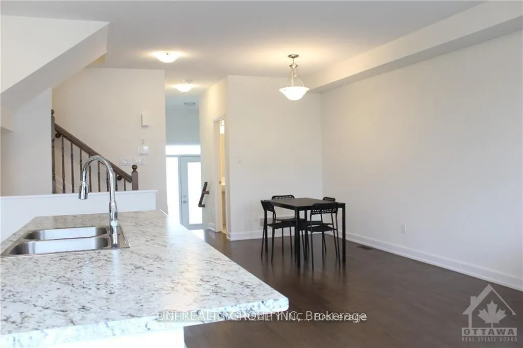 Photo 12 of 151 Bending Way, Ottawa, Barrhaven - Hearts Desire — HOMEH