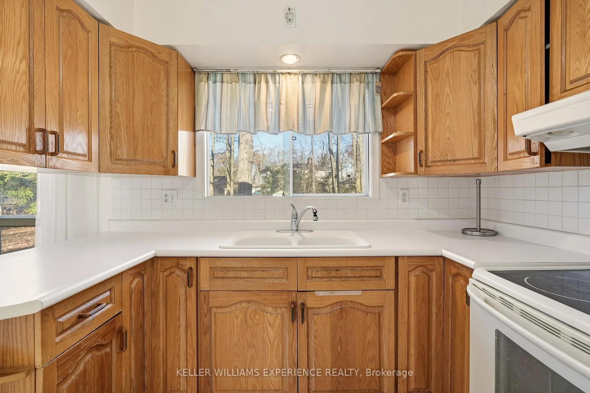 Photo 15 of 48 Cundles Road E, Barrie, Cundles East — HOMEH