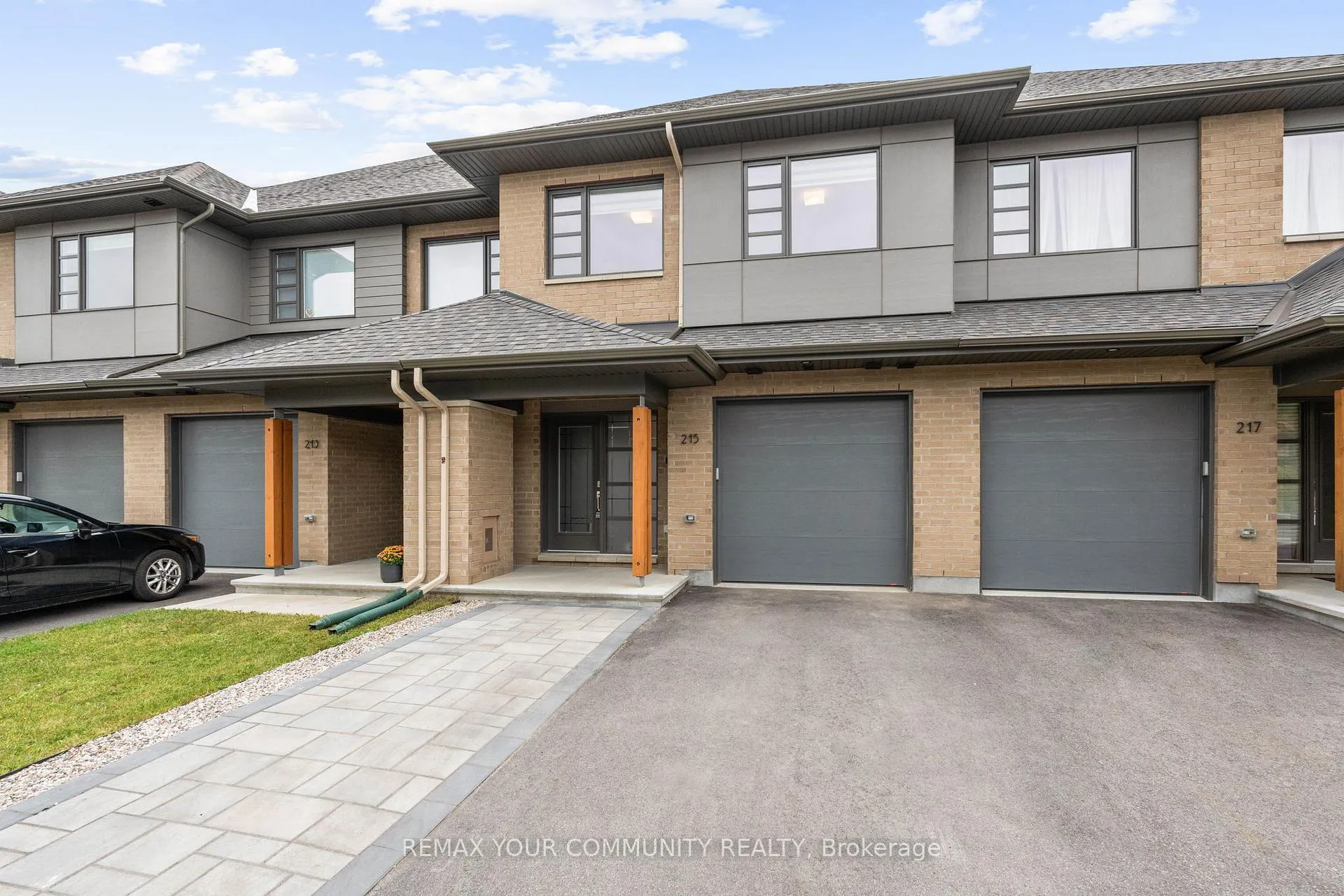 Photo 2 of 215 Pisces Terrace, Ottawa, Leitrim — HOMEH