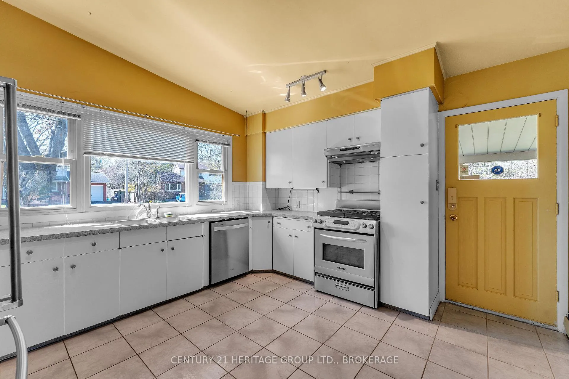 Photo 12 of 69 Campbell Crescent, Kingston, Central City West — HOMEH