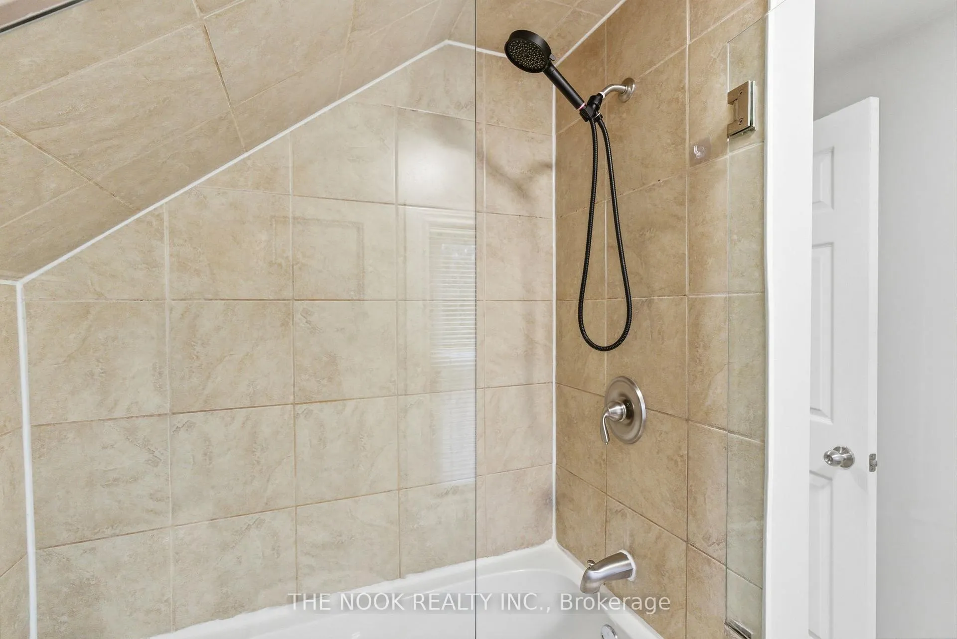 Photo 40 of 115 Banting Avenue, Oshawa, Central — HOMEH