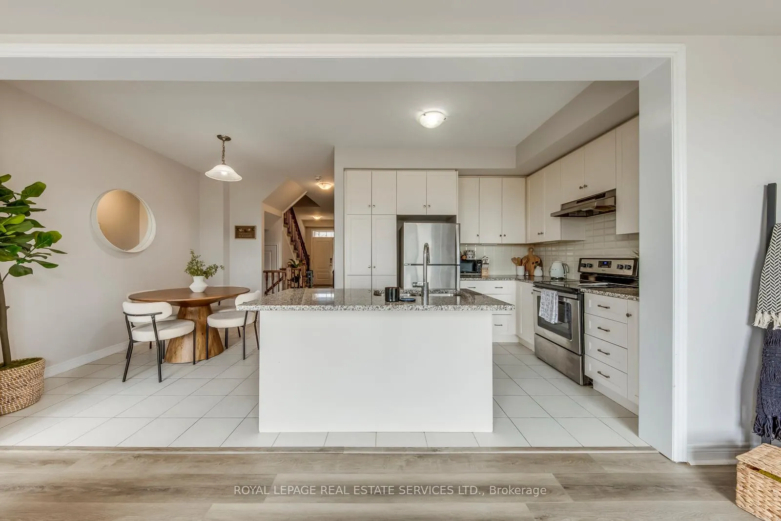 Photo 18 of 3132 Blackfriar Common, Oakville, Joshua Meadows — HOMEH