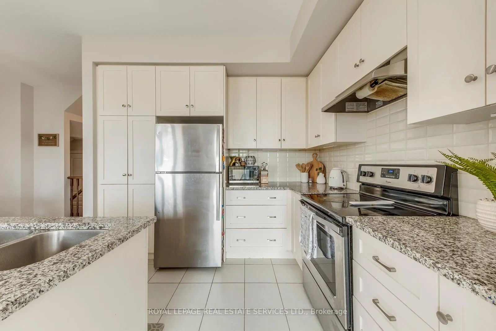 Photo 24 of 3132 Blackfriar Common, Oakville, Joshua Meadows — HOMEH