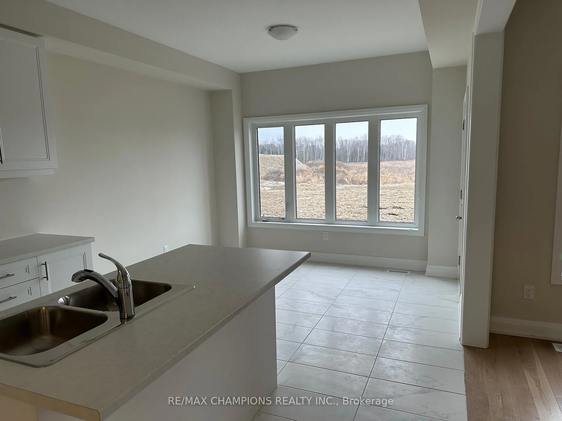 Photo 7 of 186 Union Boulevard, Wasaga Beach — HOMEH