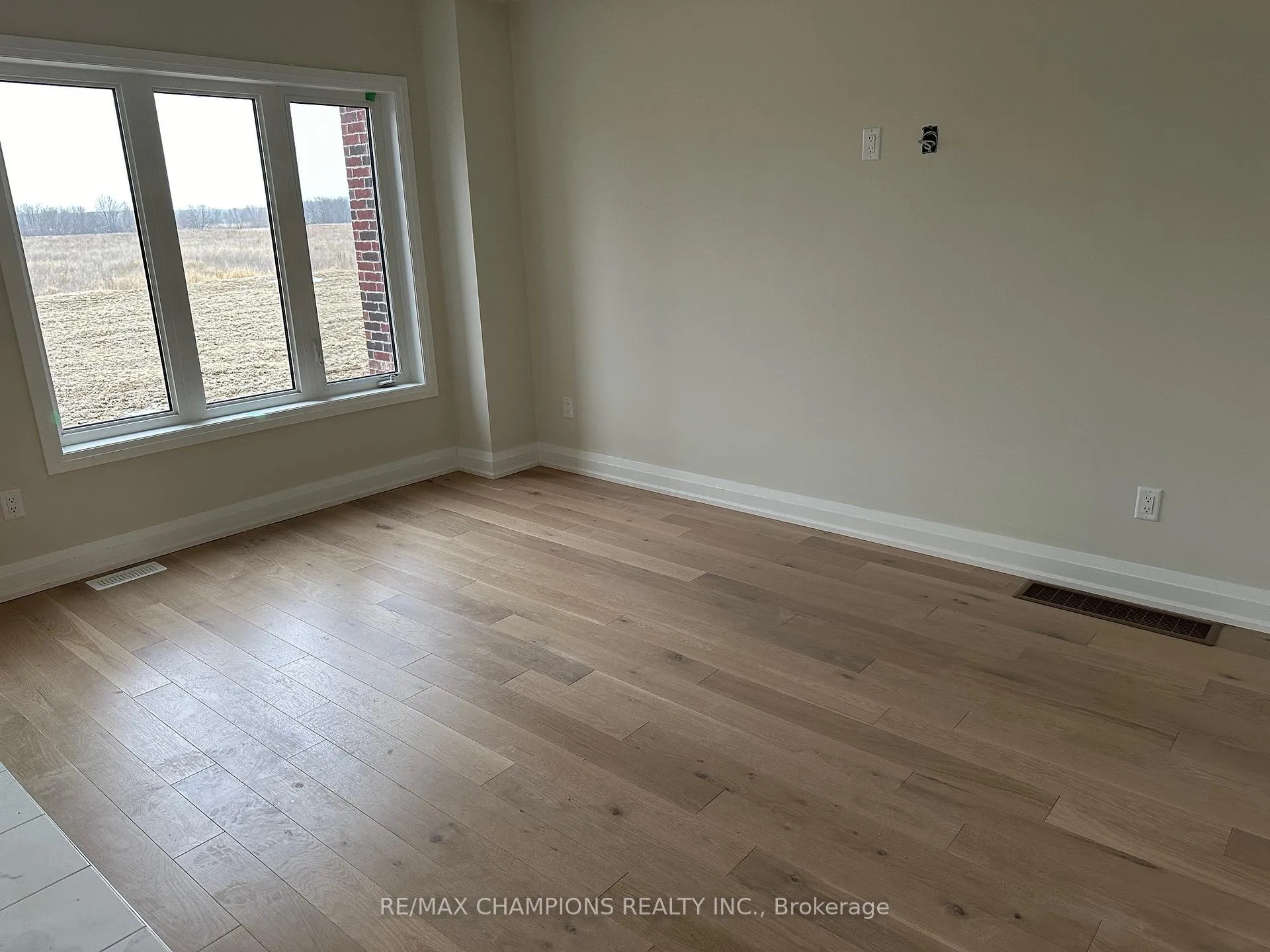 Photo 9 of 186 Union Boulevard, Wasaga Beach — HOMEH