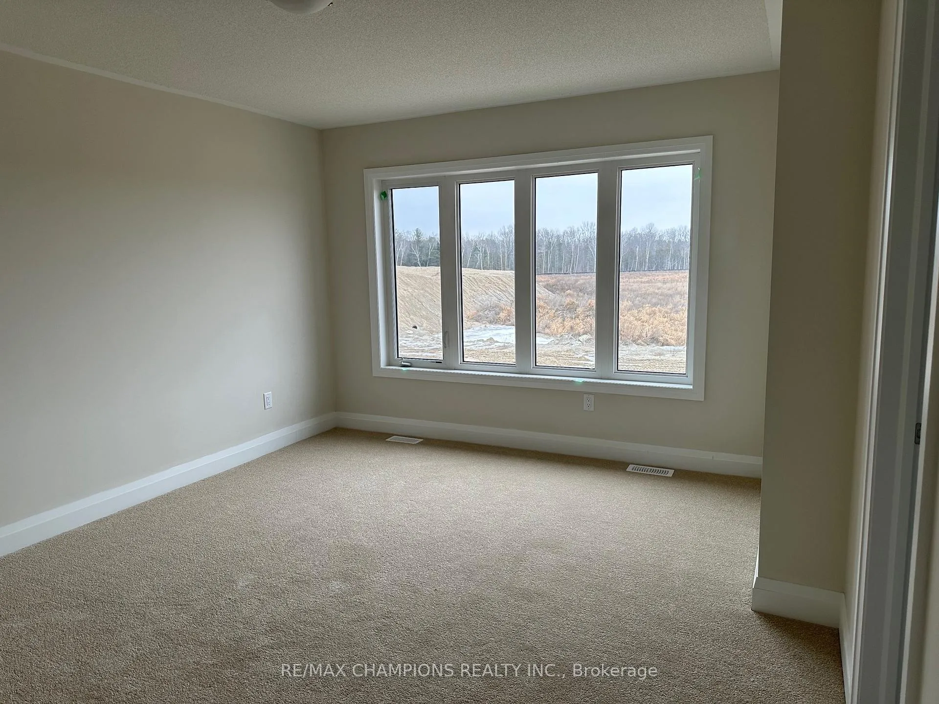 Photo 11 of 186 Union Boulevard, Wasaga Beach — HOMEH