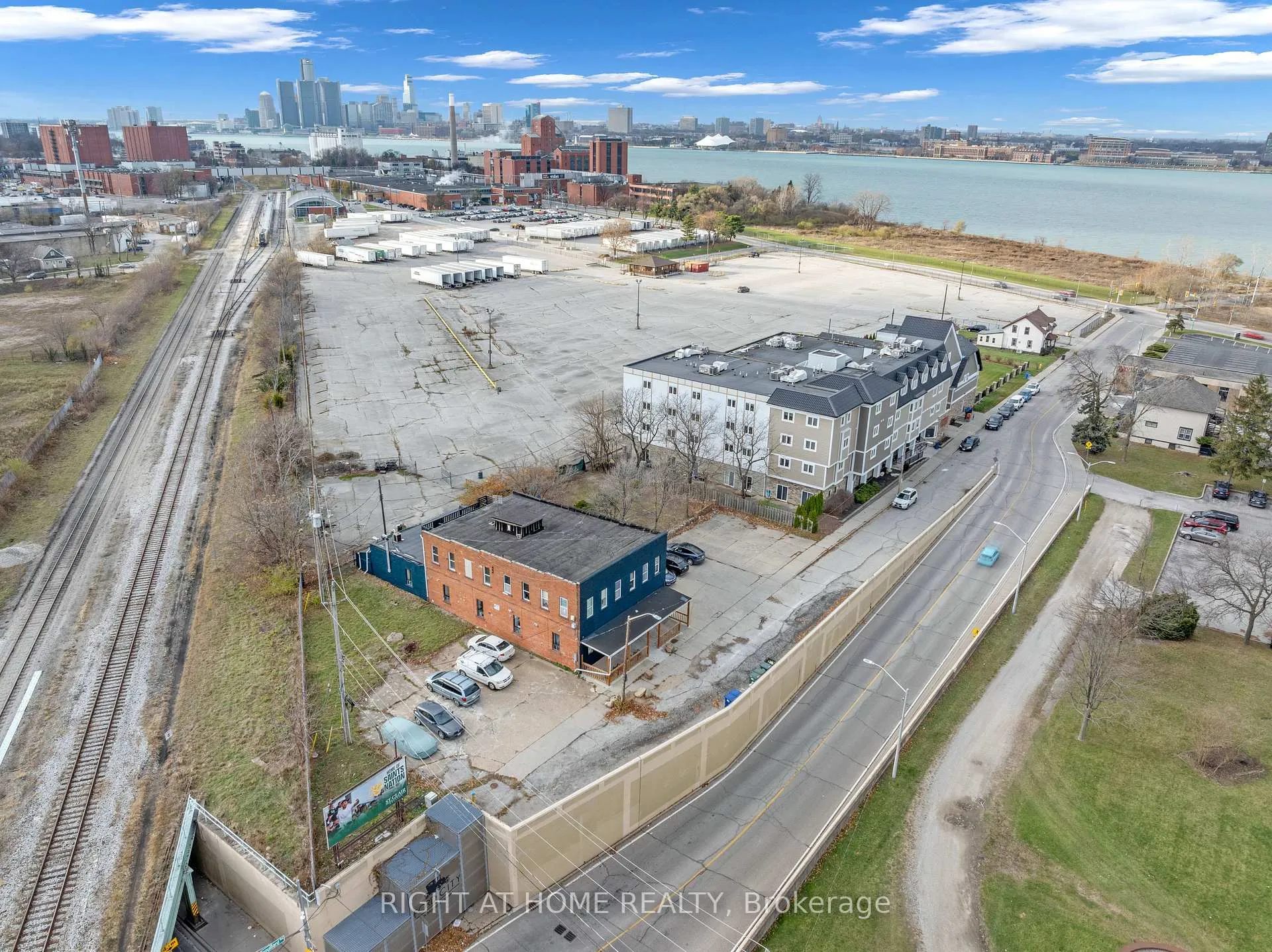Photo 4 of Unit 2, 279 Drouillard Road, Windsor, East Windsor — HOMEH