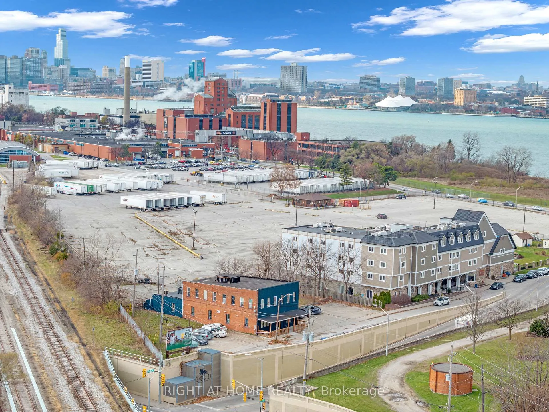Photo 7 of Unit 2, 279 Drouillard Road, Windsor, East Windsor — HOMEH