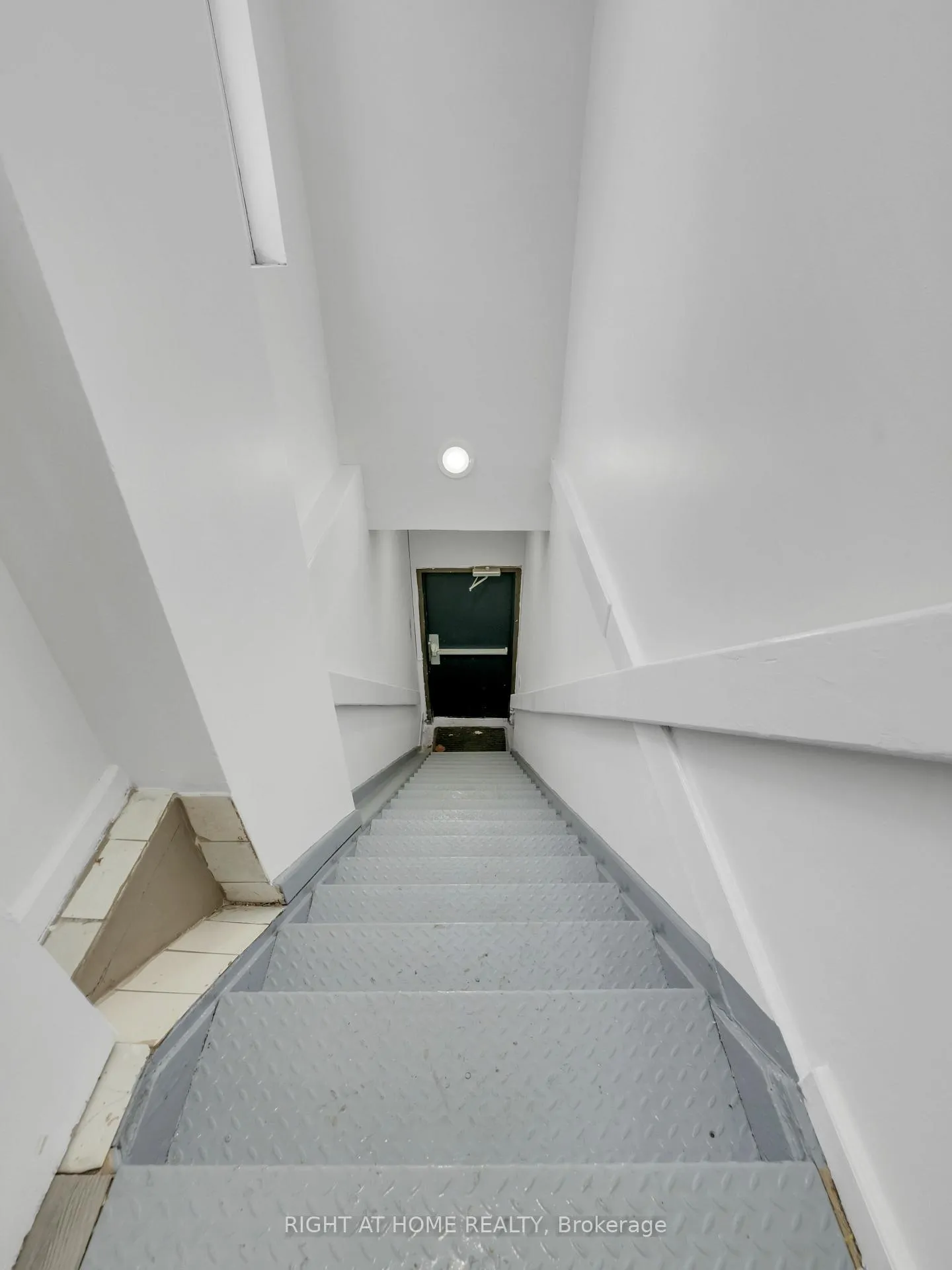 Photo 26 of Unit 2, 279 Drouillard Road, Windsor, East Windsor — HOMEH
